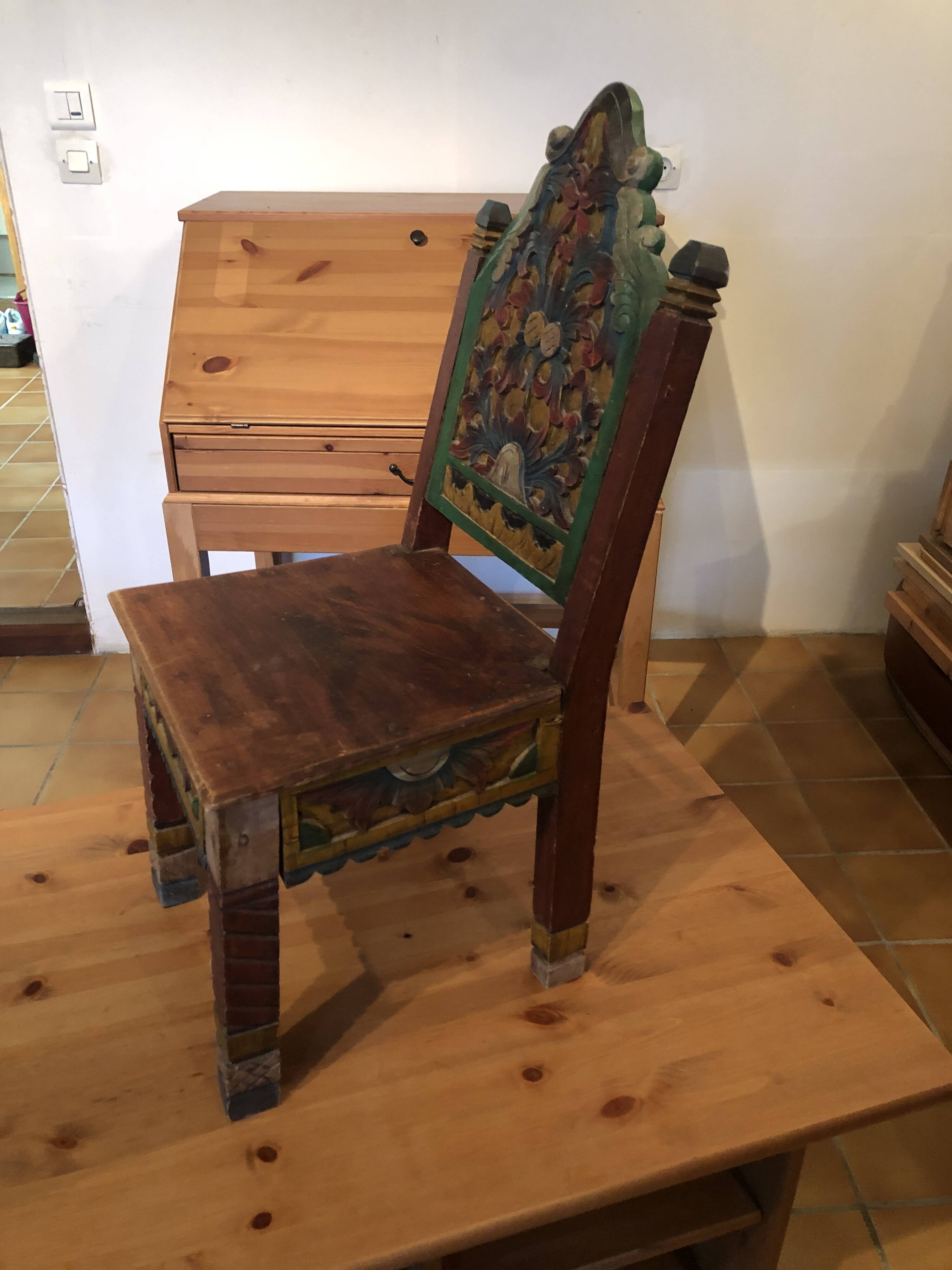 Hand-carved artisan chair – Ethnic / Bohemian style