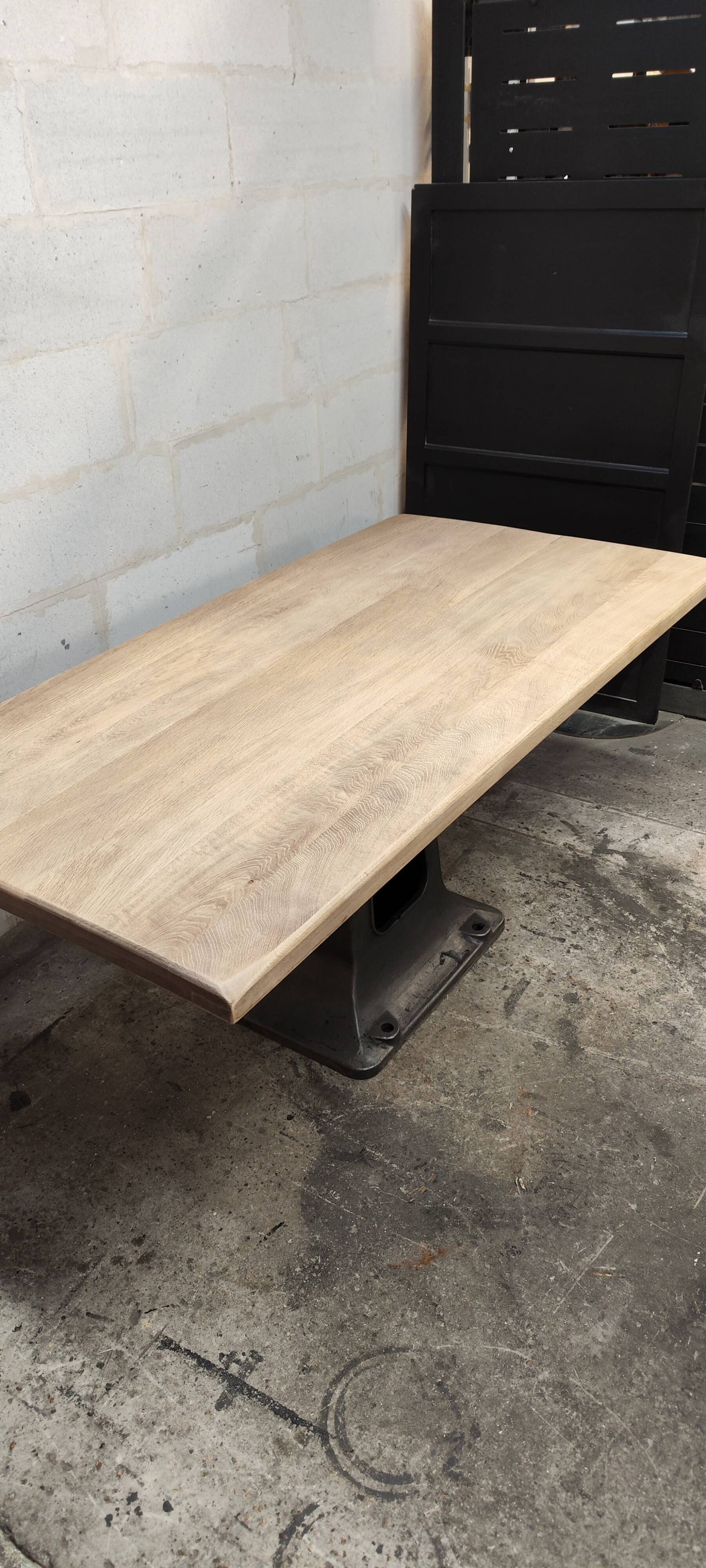 Industrial table with oak top and cast iron central leg