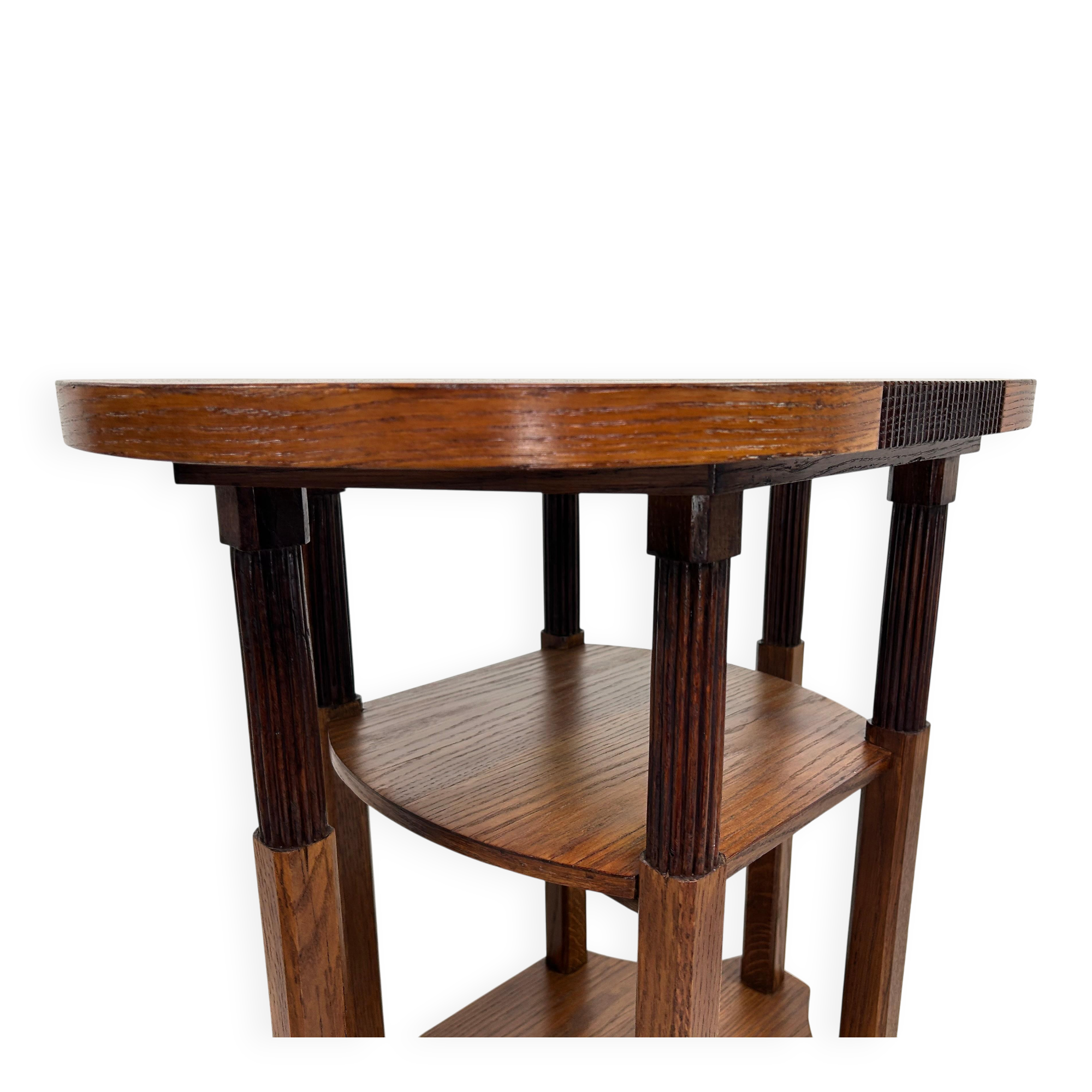 Table d'appoint ovale à six pieds dans le style de la sécession viennoise