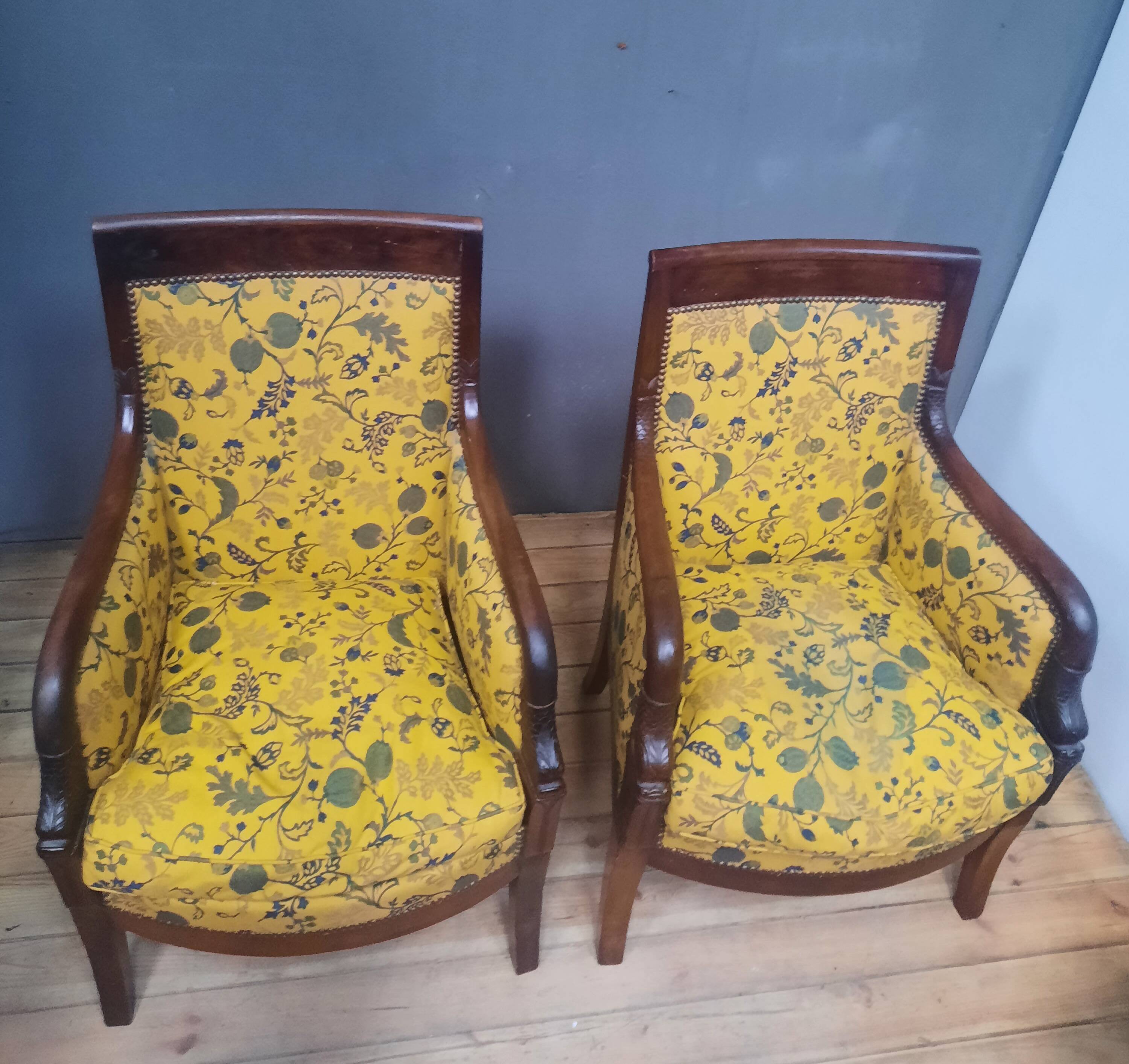 Fake pair of Restoration period shepherdesses