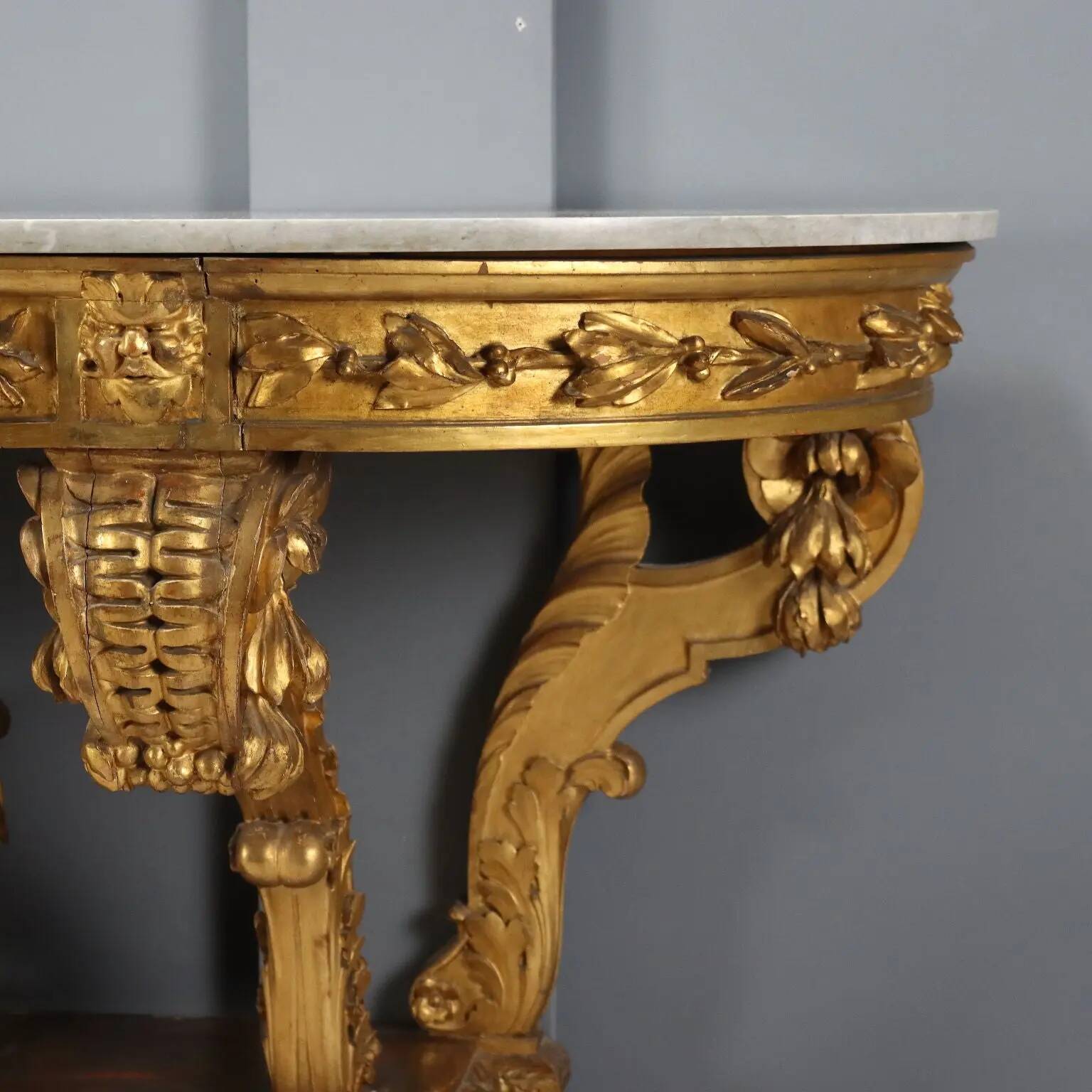 Console ancienne en bois sculpté avec décorations, Italie, XIXe siècle