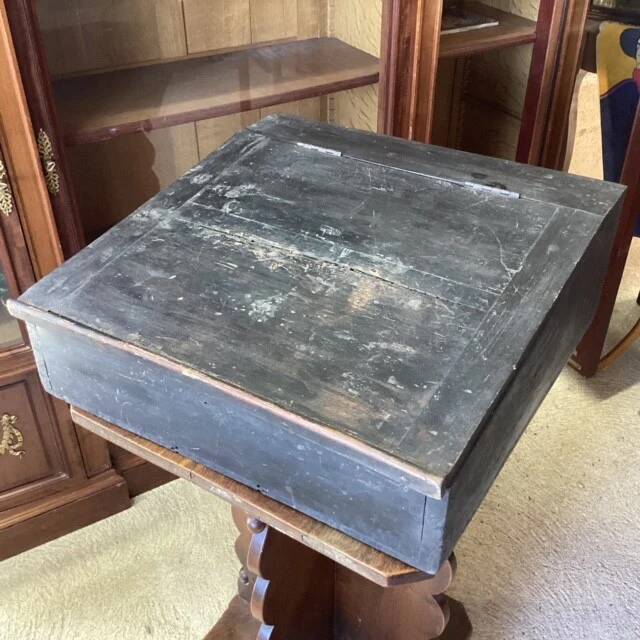 Ancien pupitre d'écolier