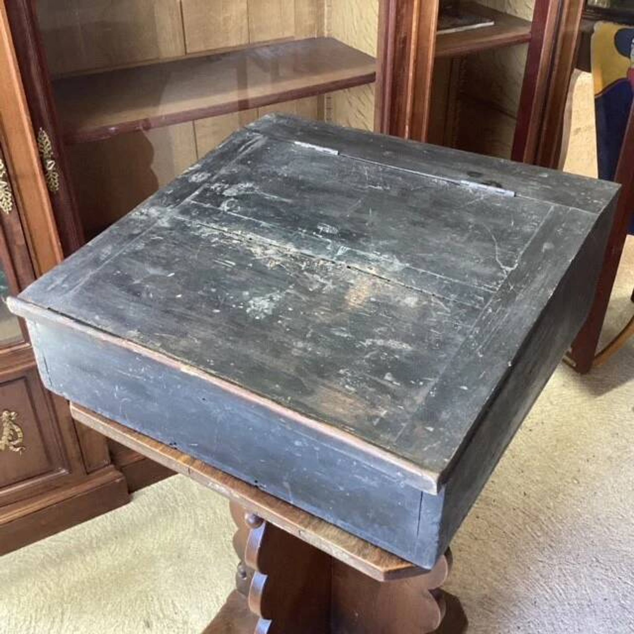 Ancien pupitre d'écolier