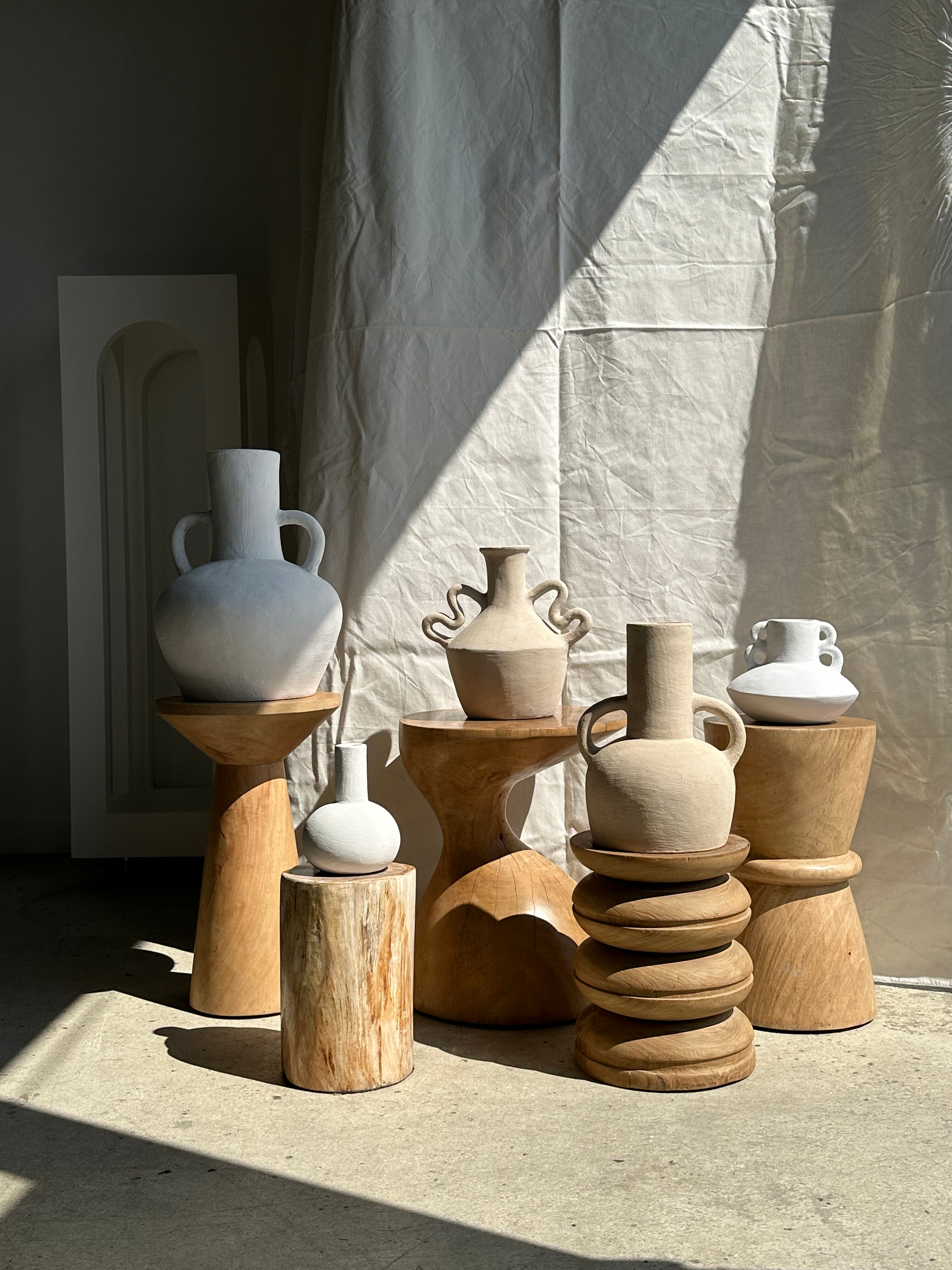 Handmade soliflore drop vase in terracotta painted white h:20 d:15