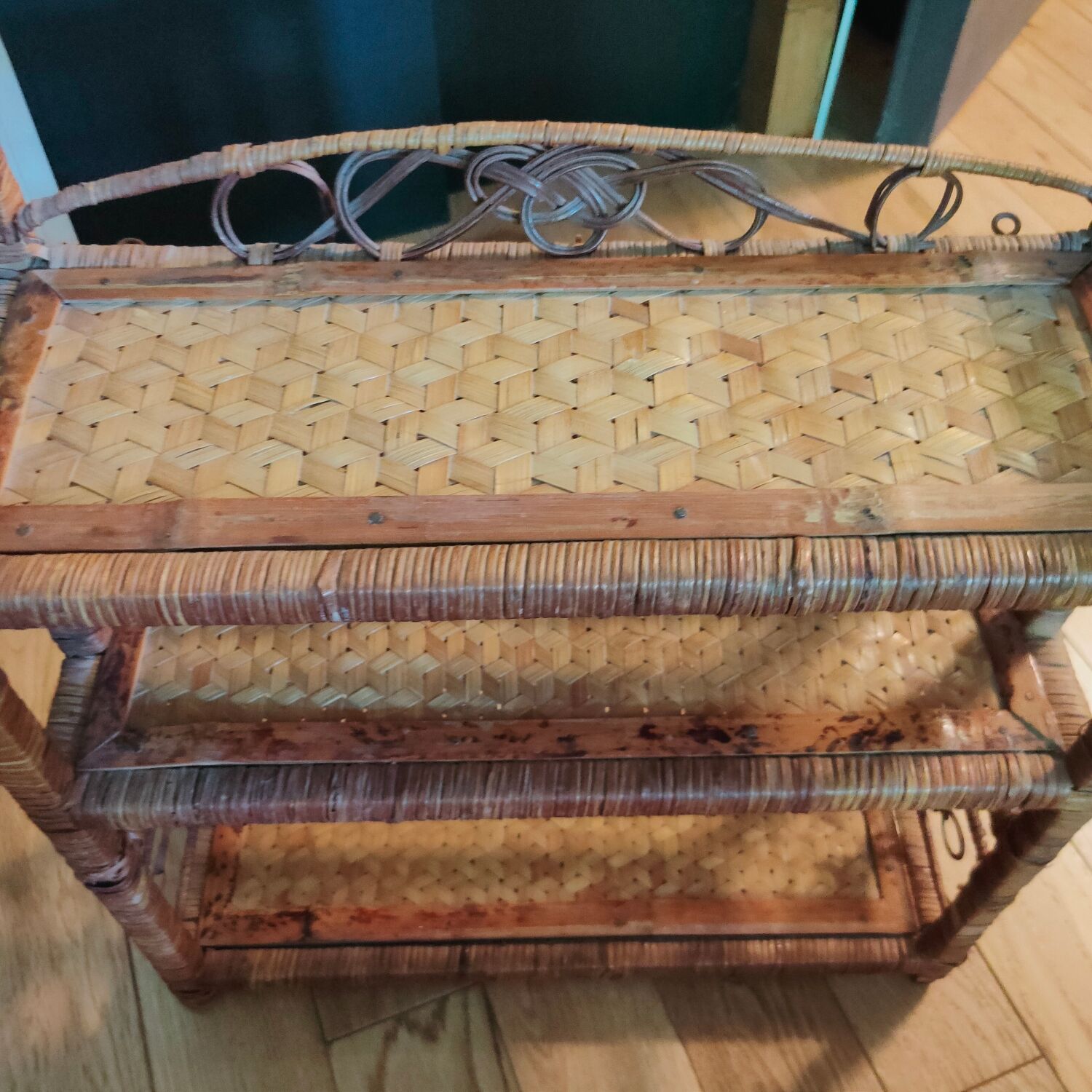 Small wall shelves in bamboo and wicker