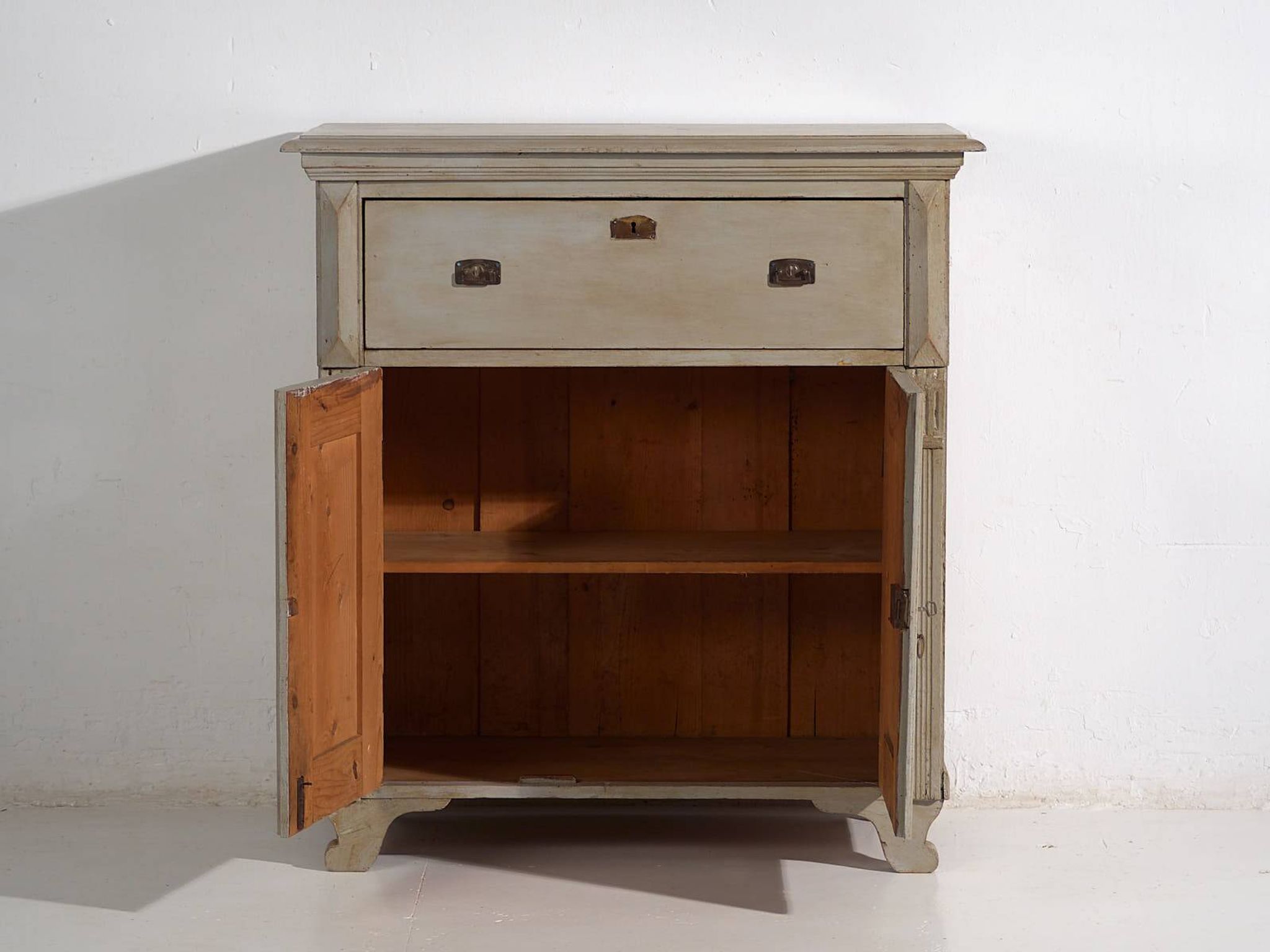 Old Provençal French chest of drawers (c.1920)
