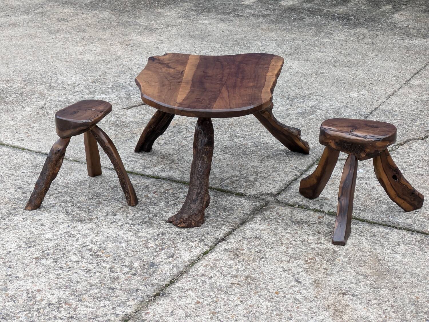 Table basse et deux tabourets brutaliste vintage 1950