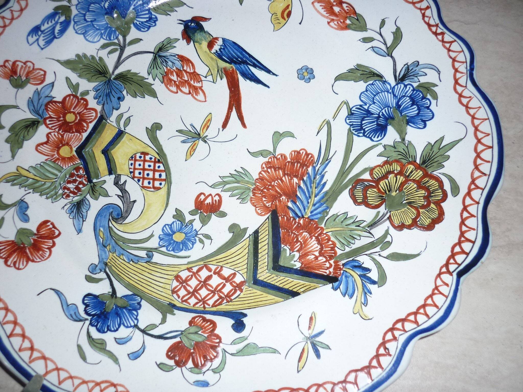 Decorative ceramic bird and cornucopia plate