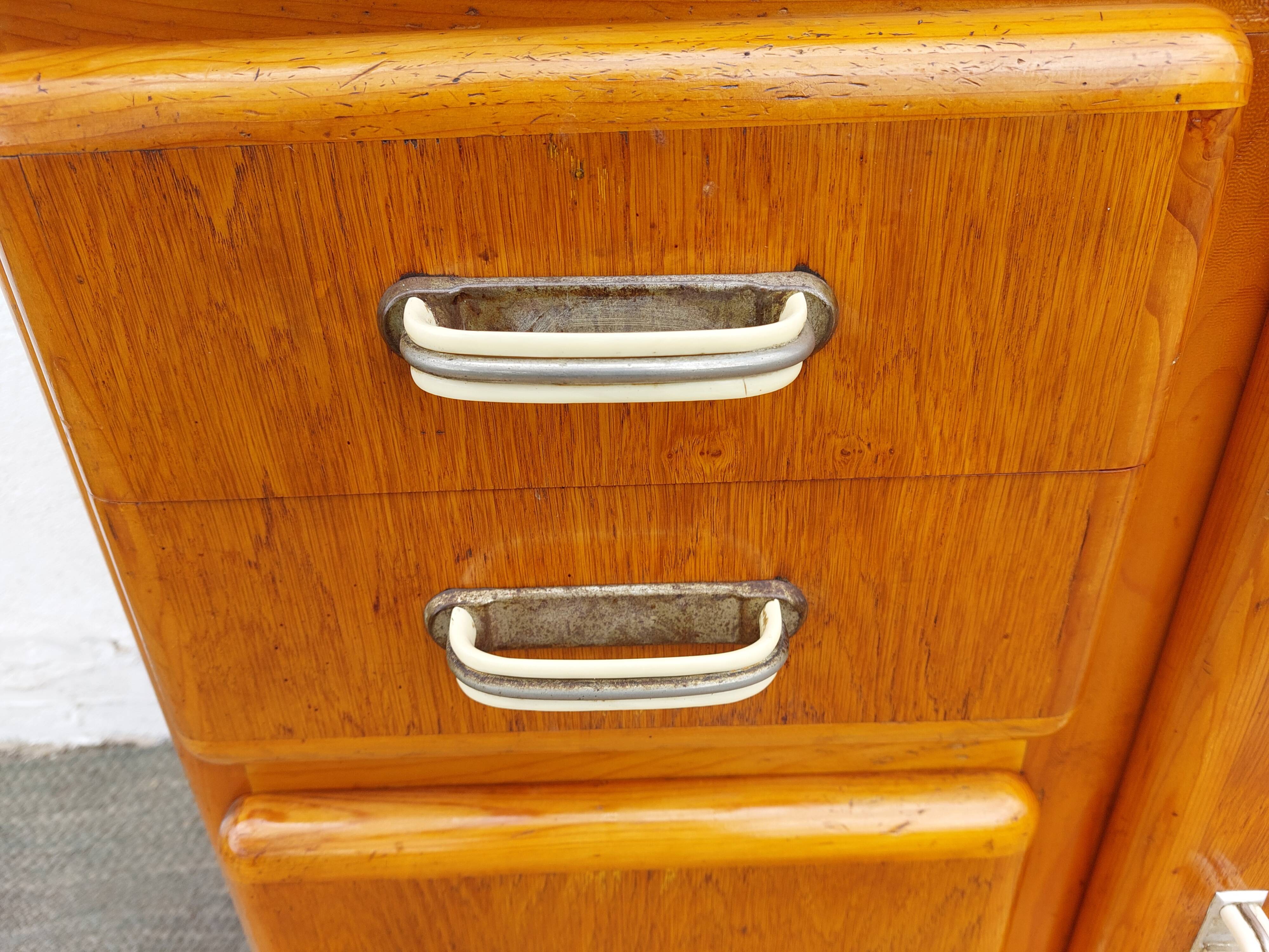 Mado buffet, asymmetrical doors and metal