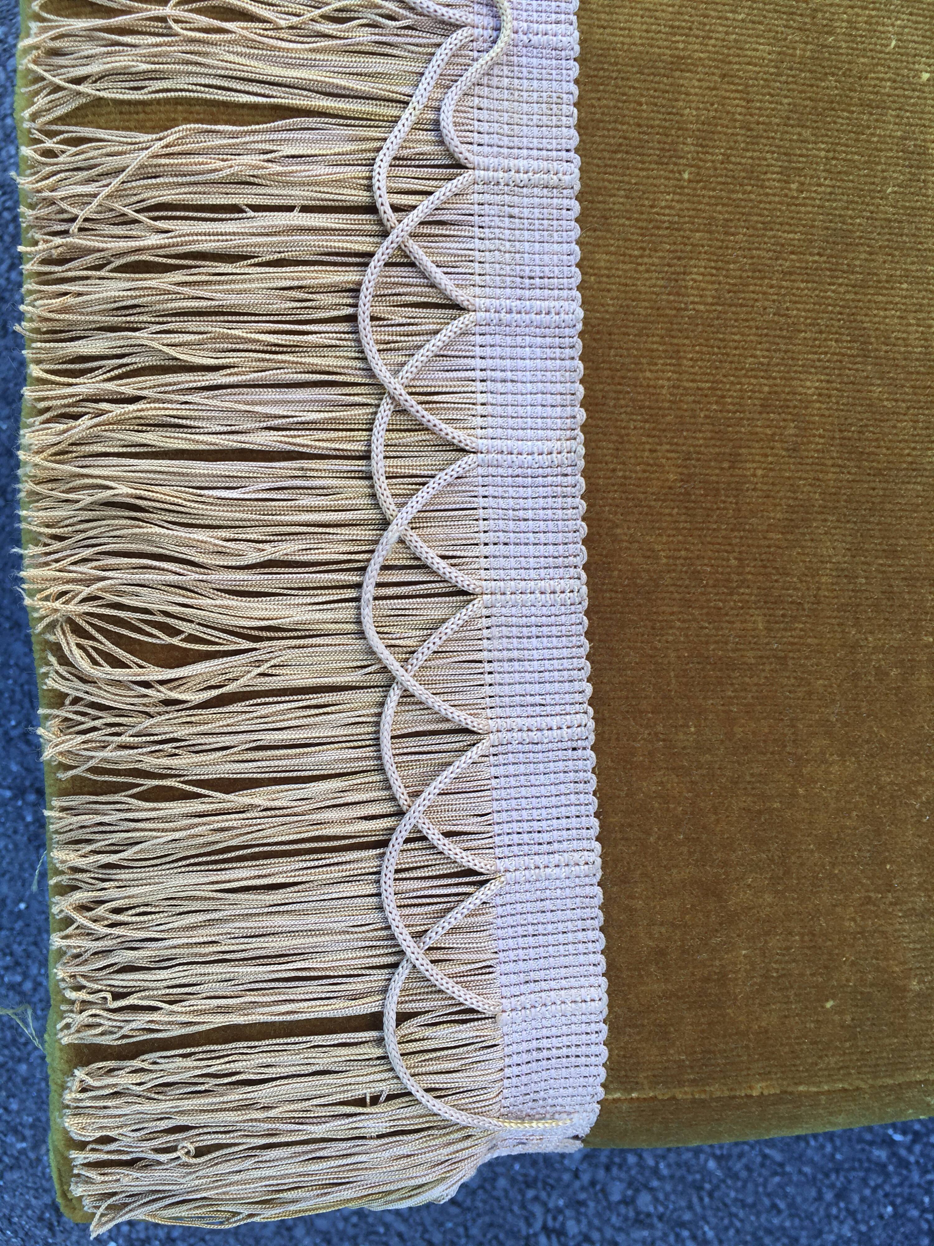 Gold velvet pouf with fringes