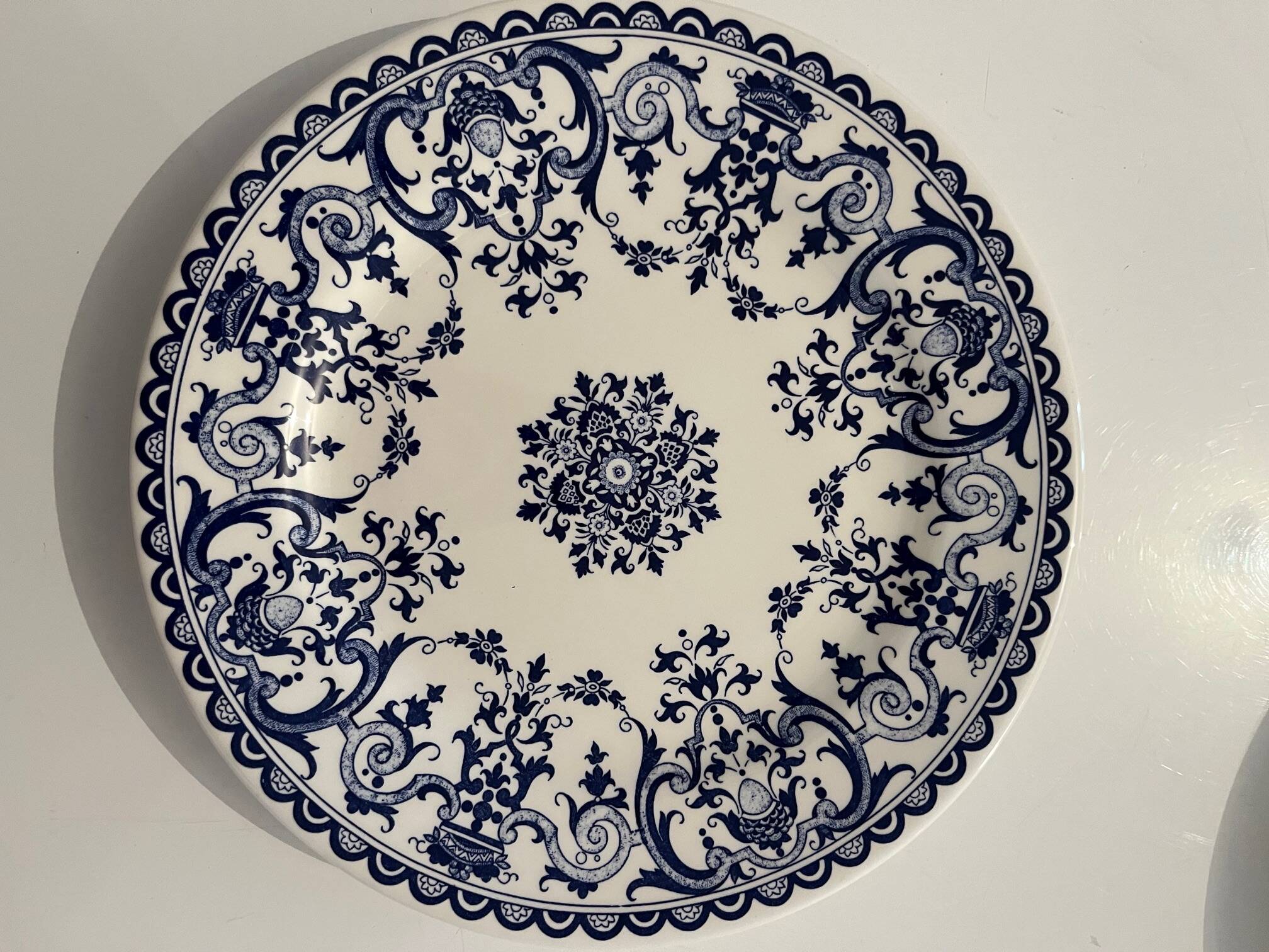 4 lovely dessert plates in porcelain from Gien.