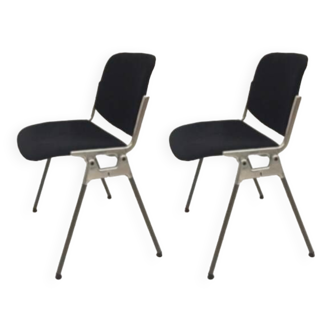 Paire de chaises G. PIretti pour Castelli années 70 retapissées velours noir