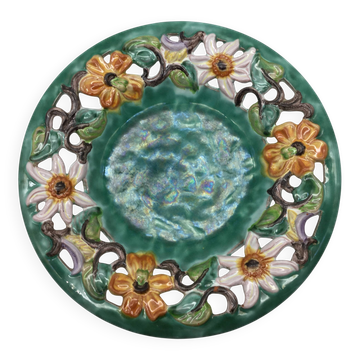 Plate with cut-out design GMUDNER