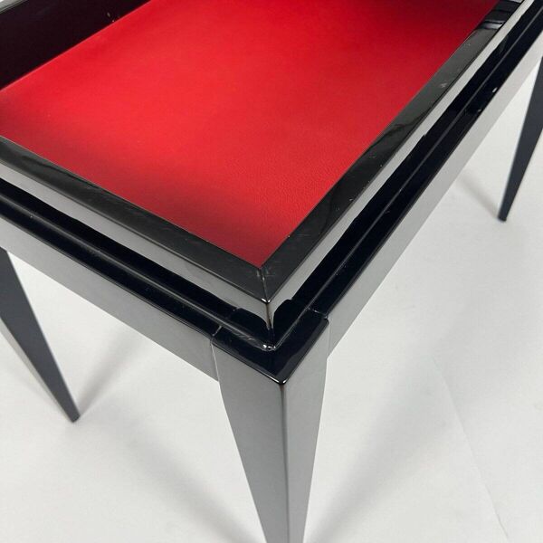 Table de jeux Art Déco en laque noire, cuir rouge et noir, France, années 1930