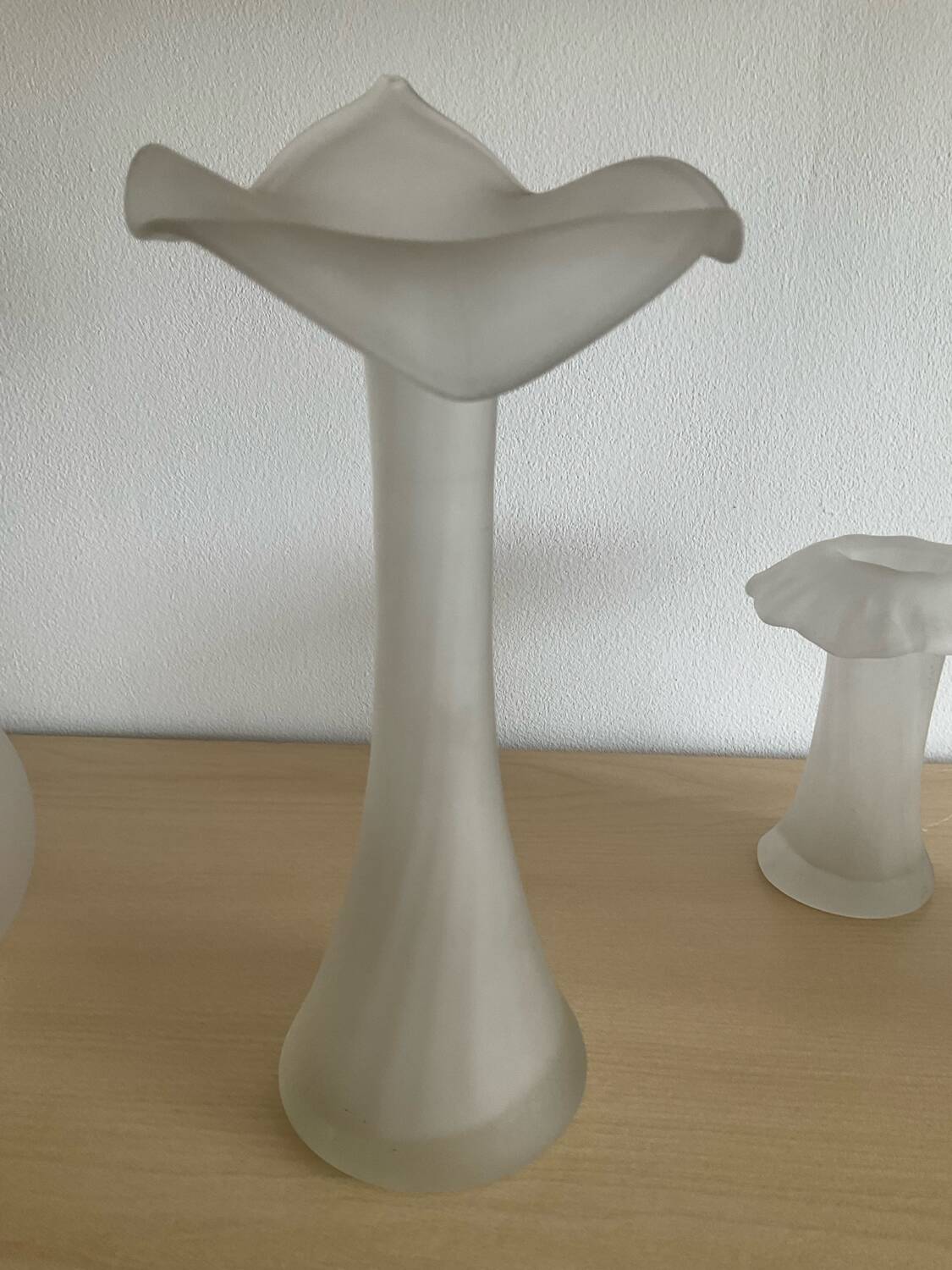 Set of 4 vintage frosted glass vases