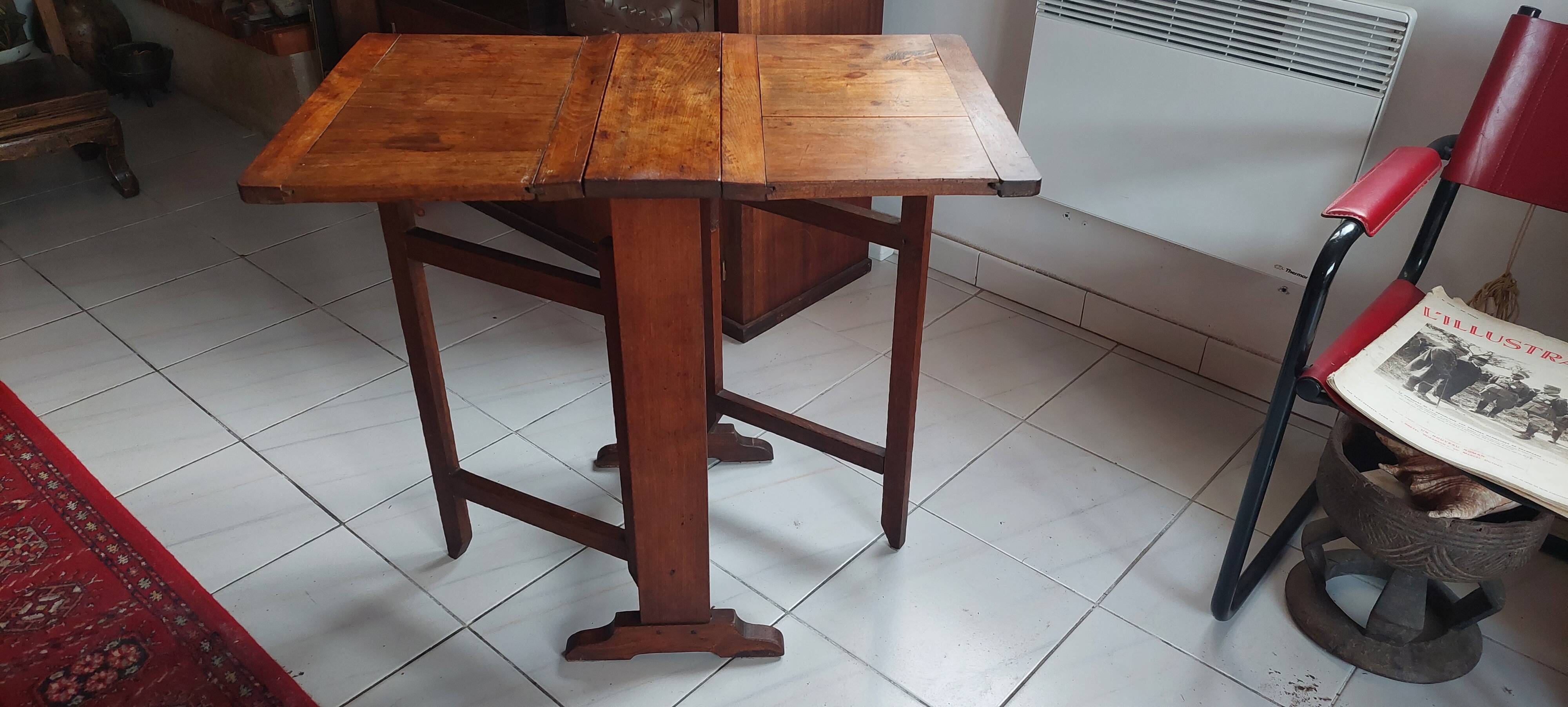 Small monastery table in pine wood.