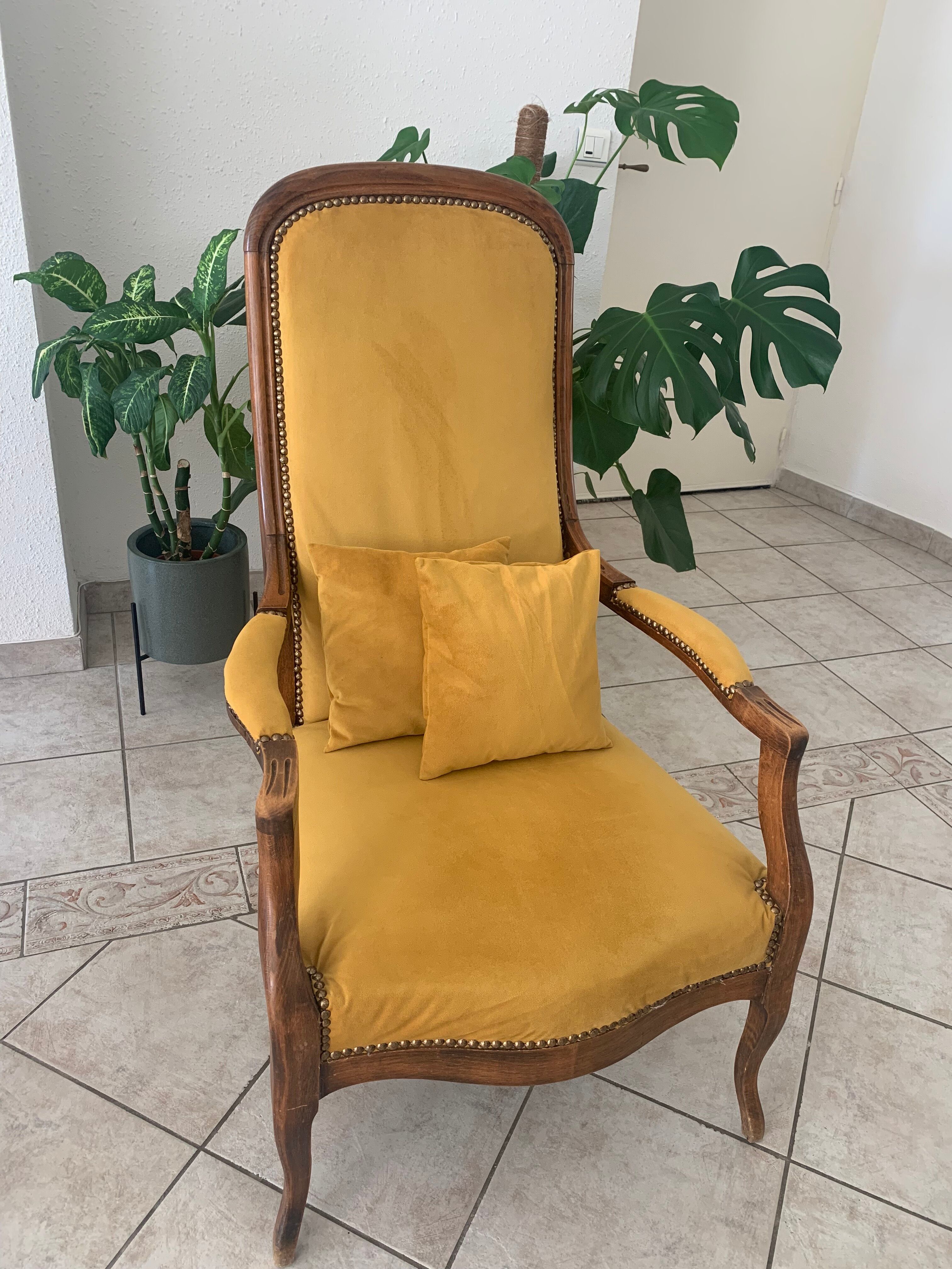 Fauteuil Voltaire style Louis Philippe restauré Jaune Moutarde
