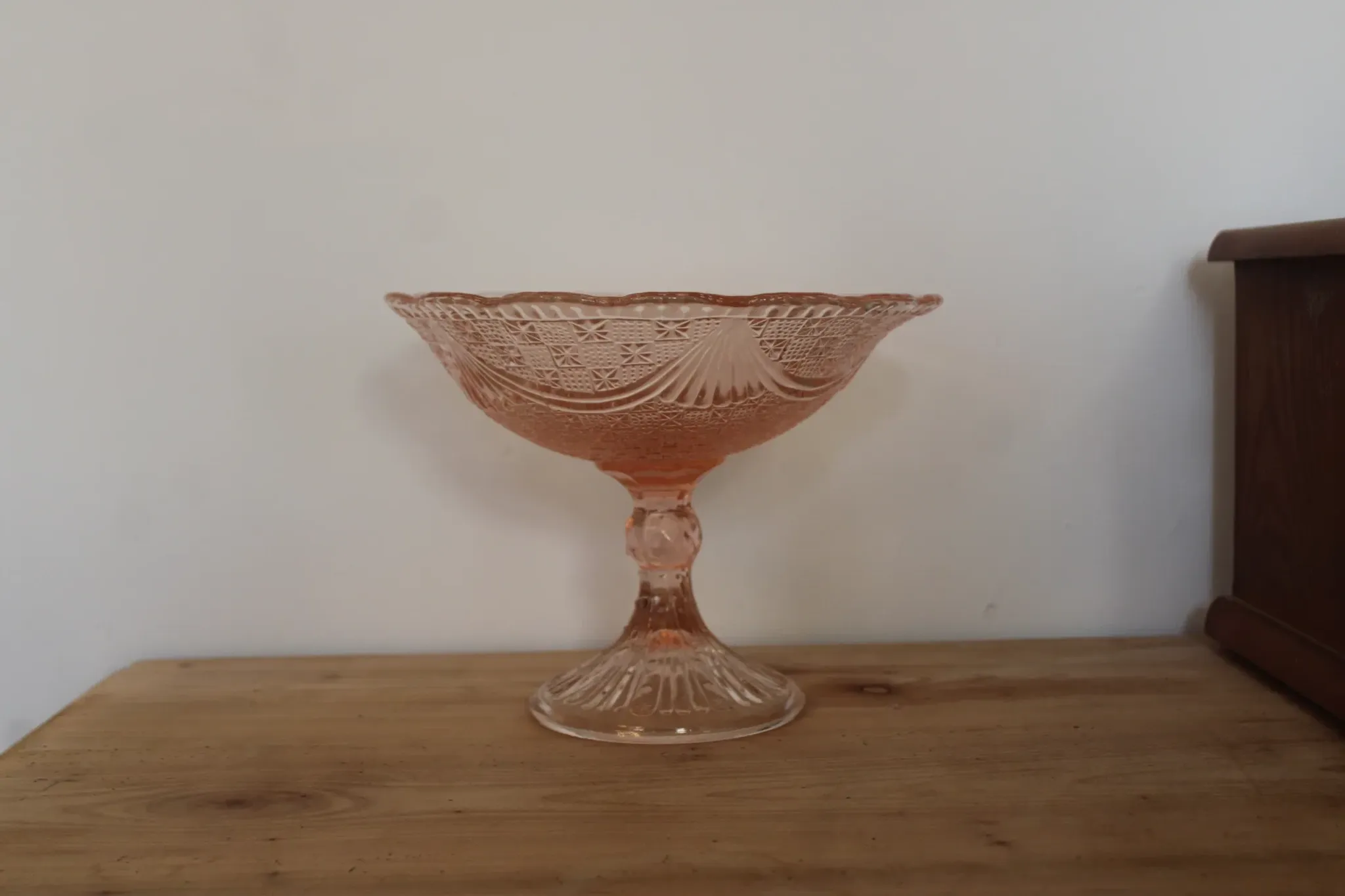 Vintage pink glass footed bowl – Star-decorated compote with draping – Ø 24 cm