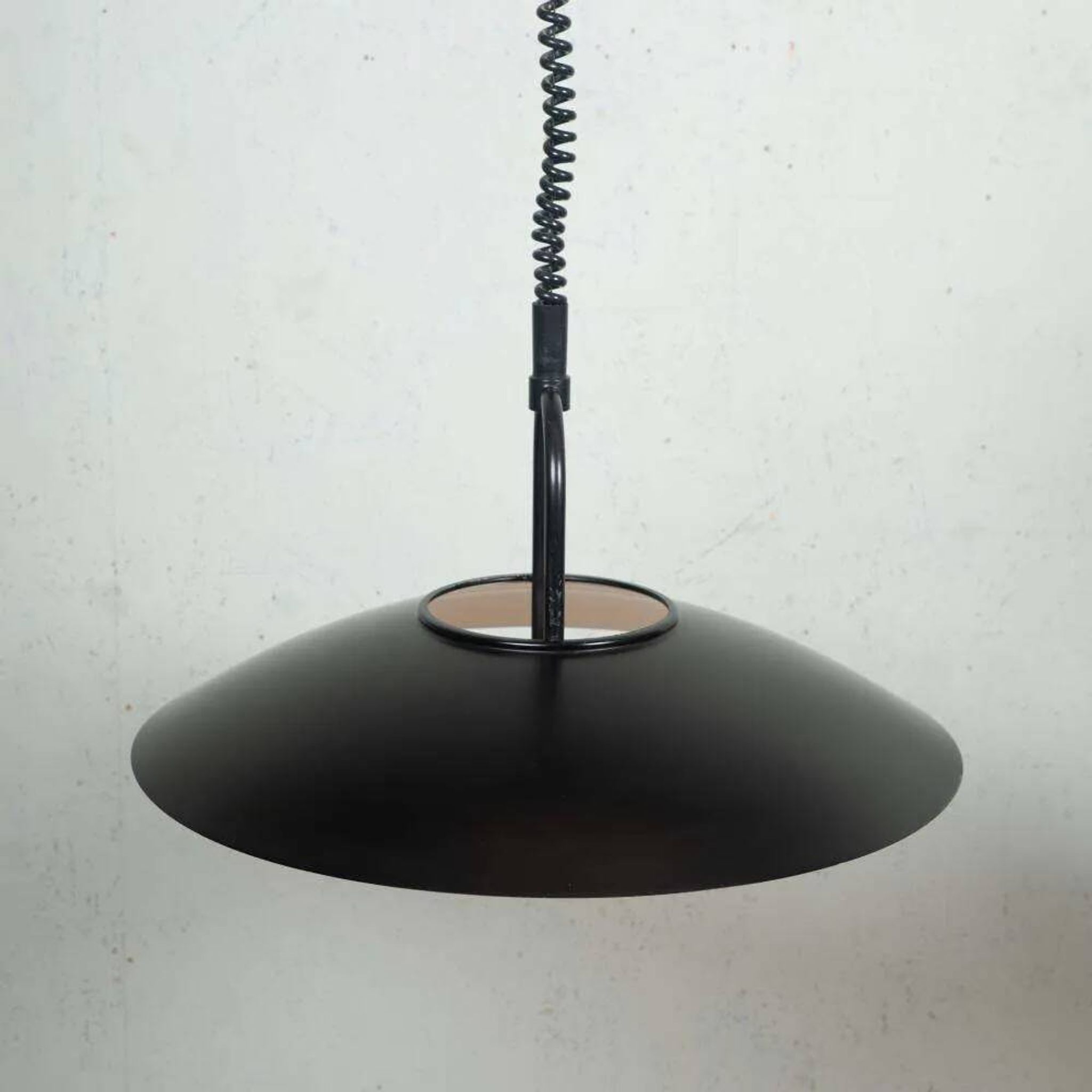 Postmodern minimalist suspension from the 80s, adjustable suspension.