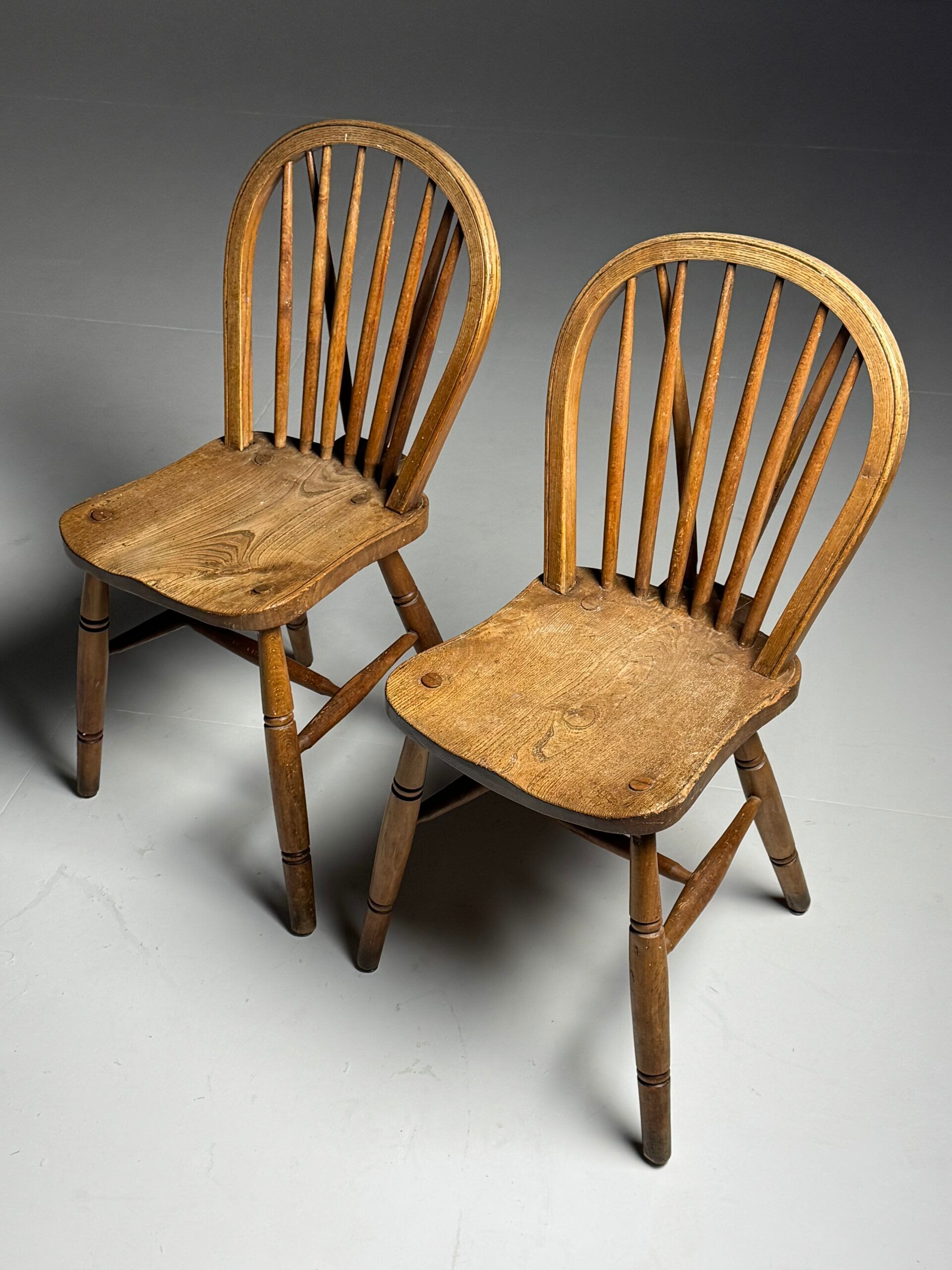 Set of 2 Windsor chairs