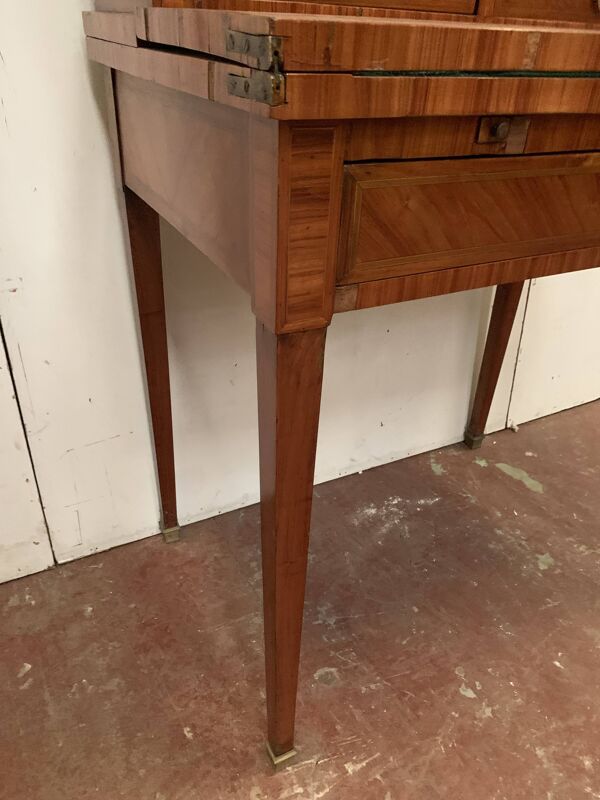 Bureau de dame en bois de rose de style Louis XVI XIX siècle