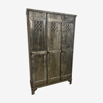 Restored Strafor corrugated iron cloakroom