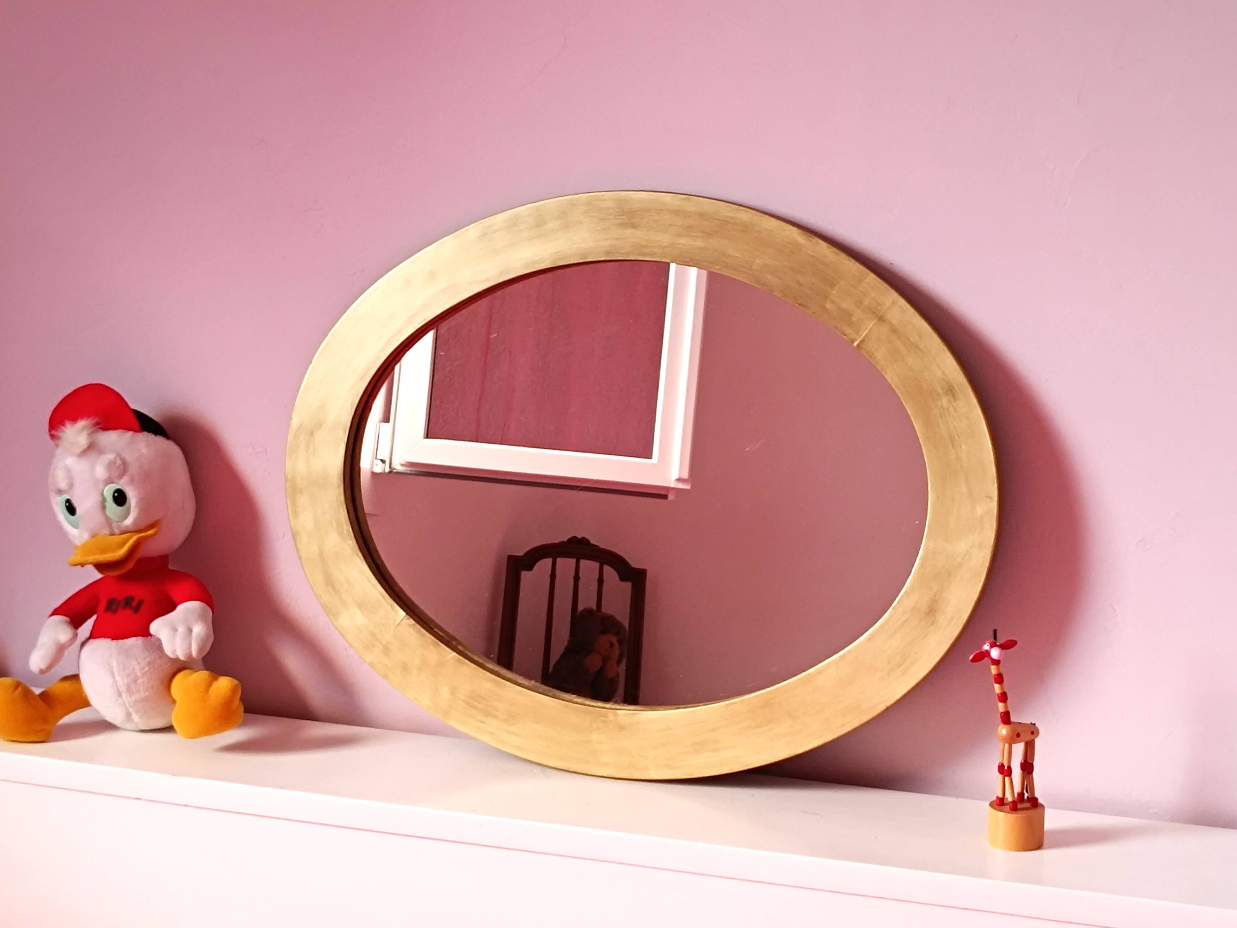 Miroir ovale en bois doré