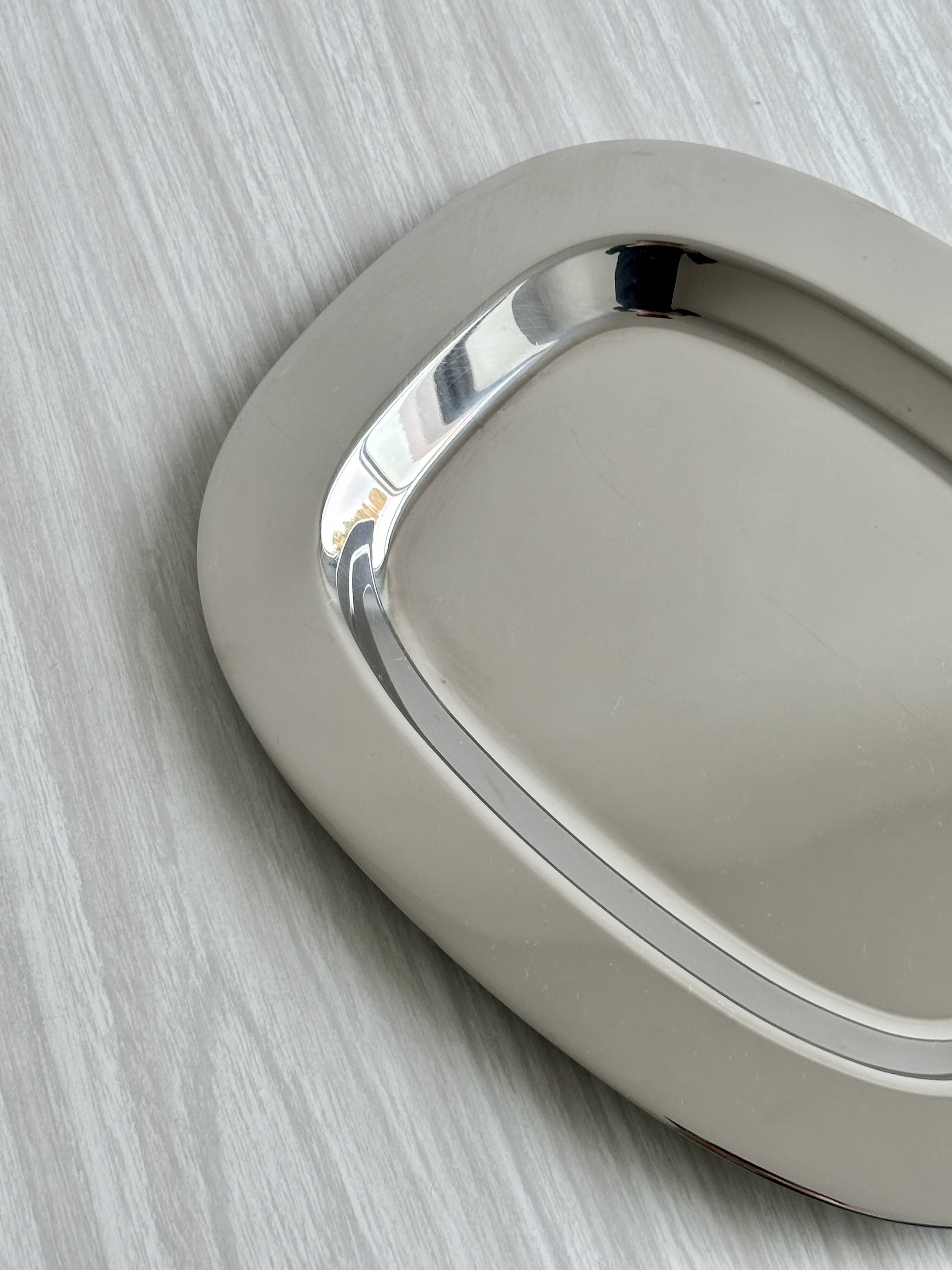 Rectangular stainless steel tray with angular design
