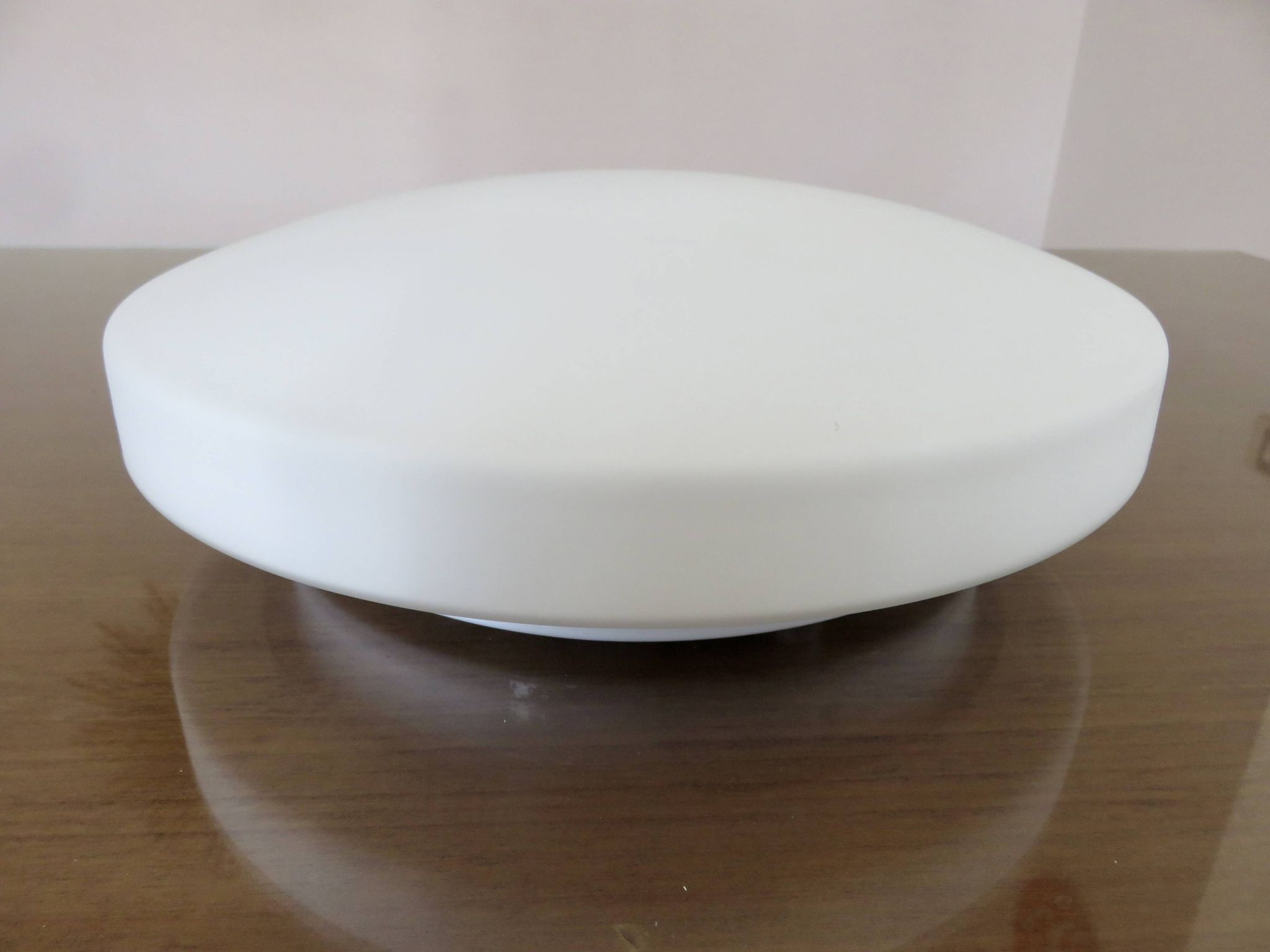 Plafonnier "galette" en opaline blanche