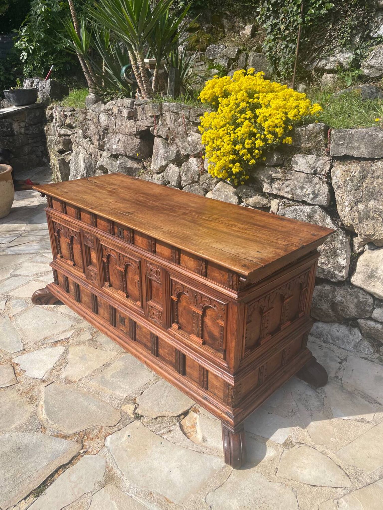 Magnificent walnut chest from the 17th century.