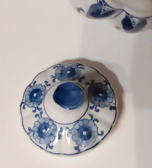 Chinese ginger porcelain pot blue and white