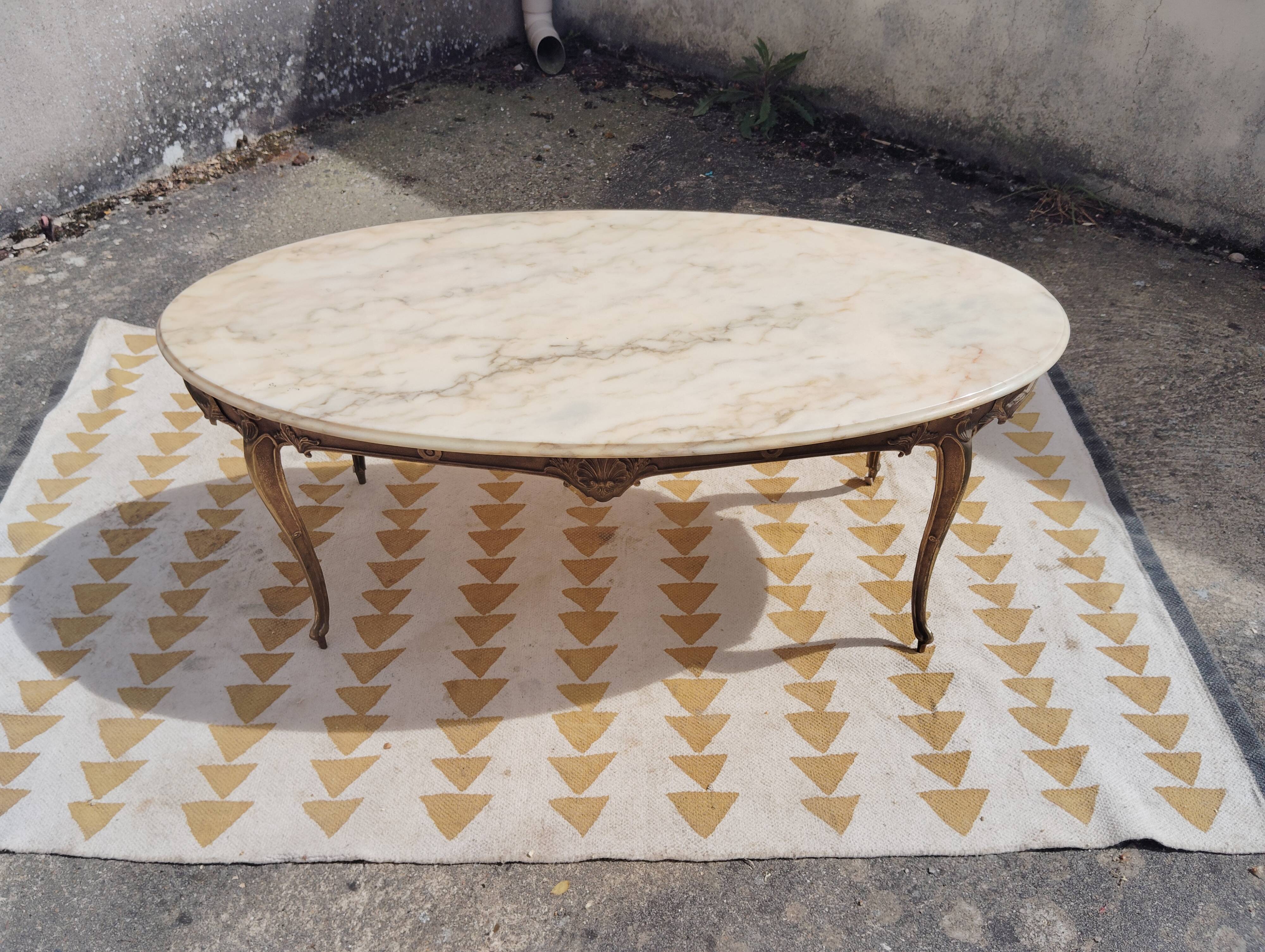 Table basse Louis XV marbre et métal doré