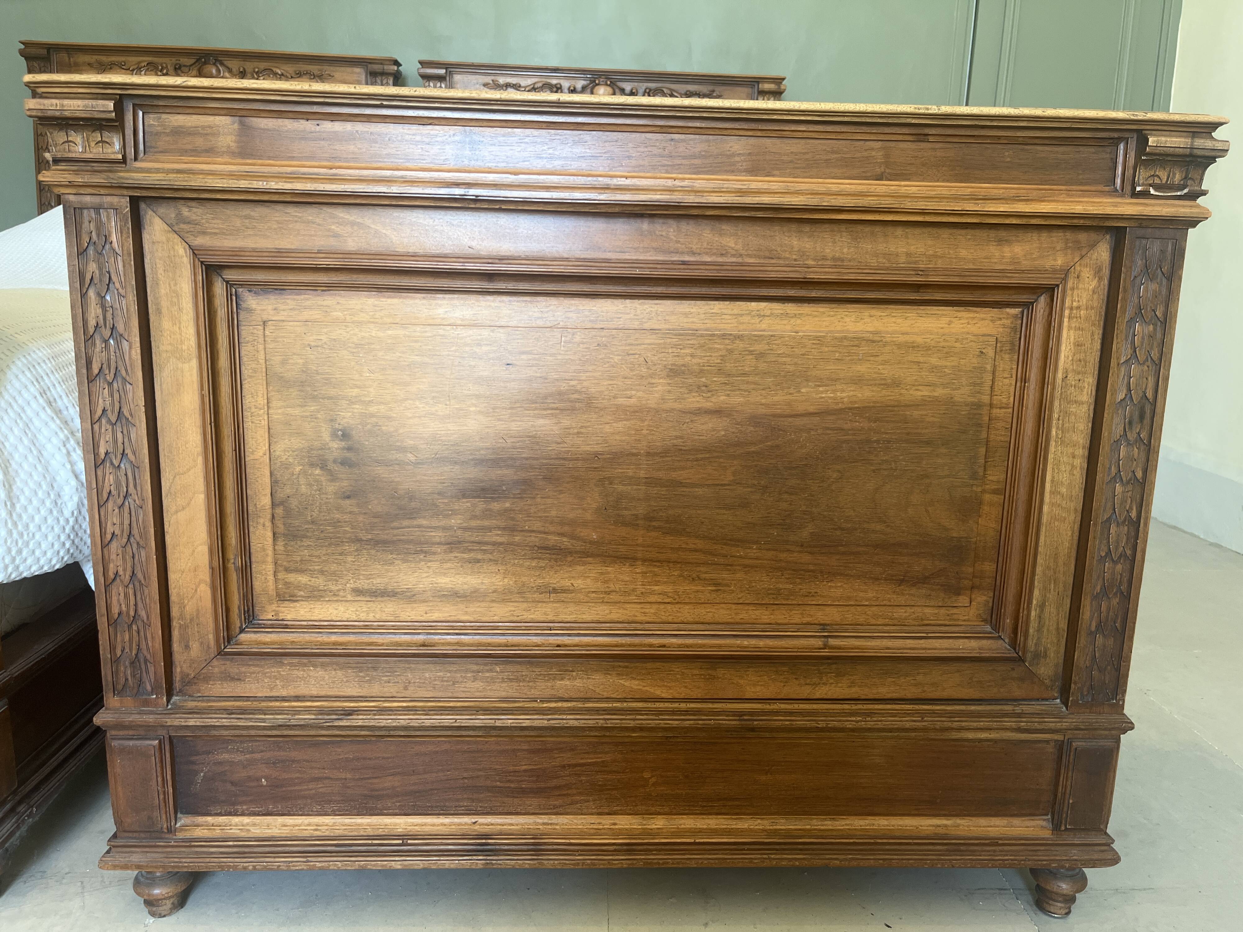 Pair of antique solid wood beds - 1900 style / Country chic