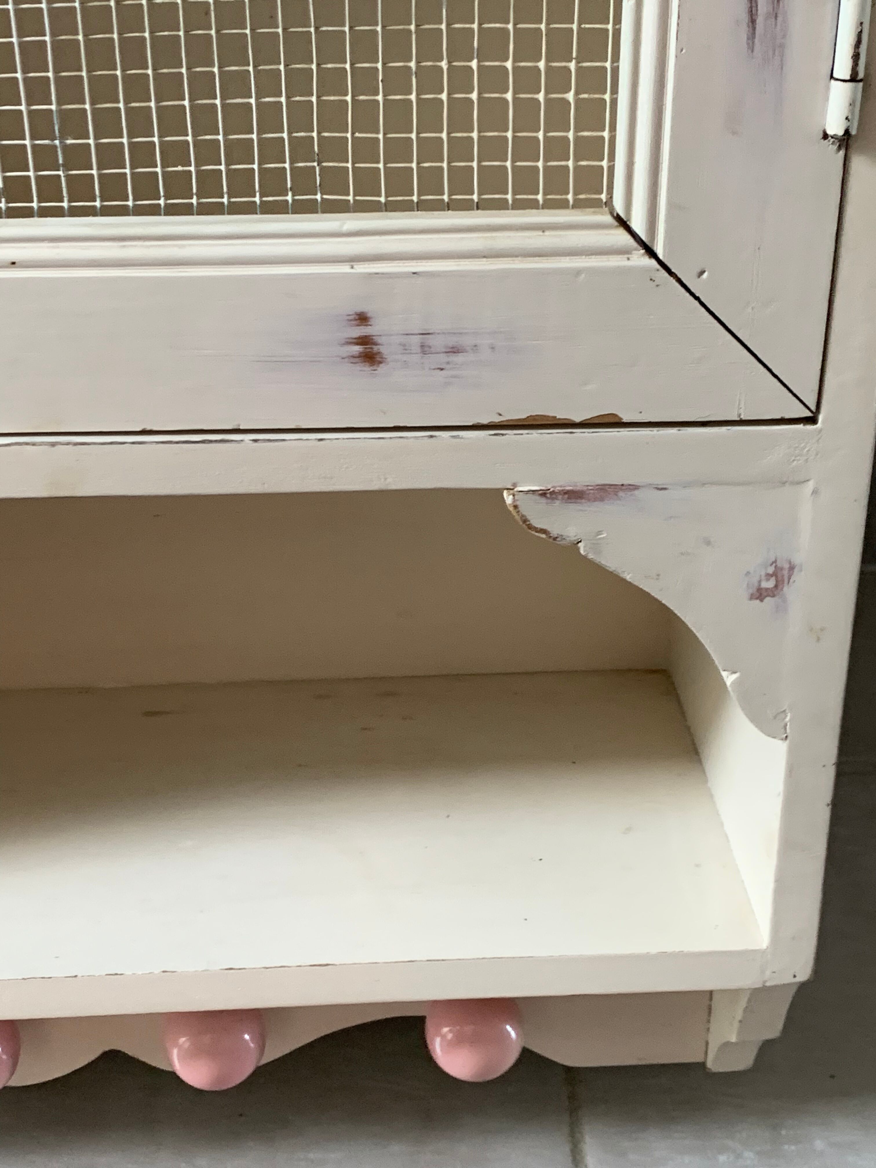 Hanging cabinet