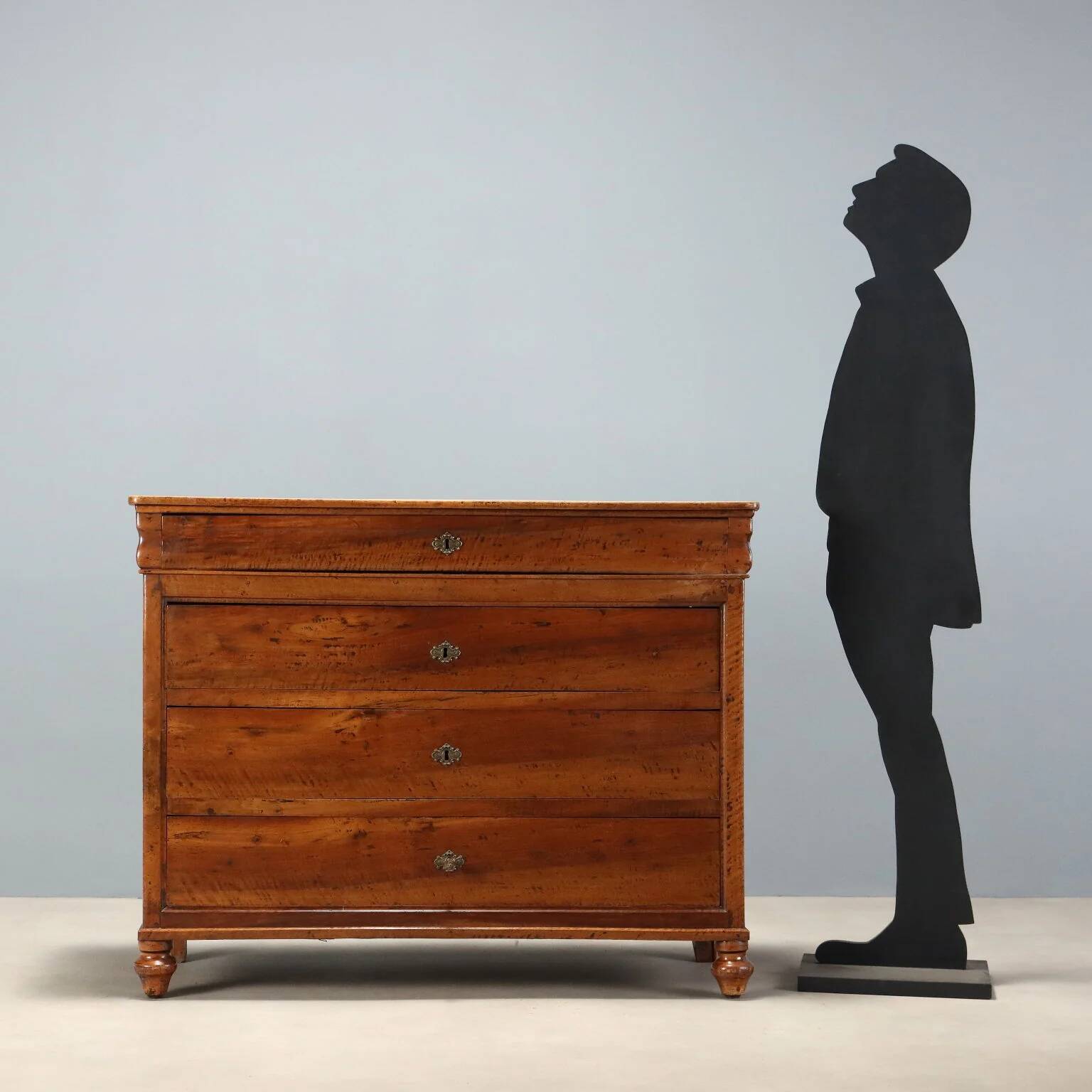 Carlo X commode in walnut - Italy 19th century