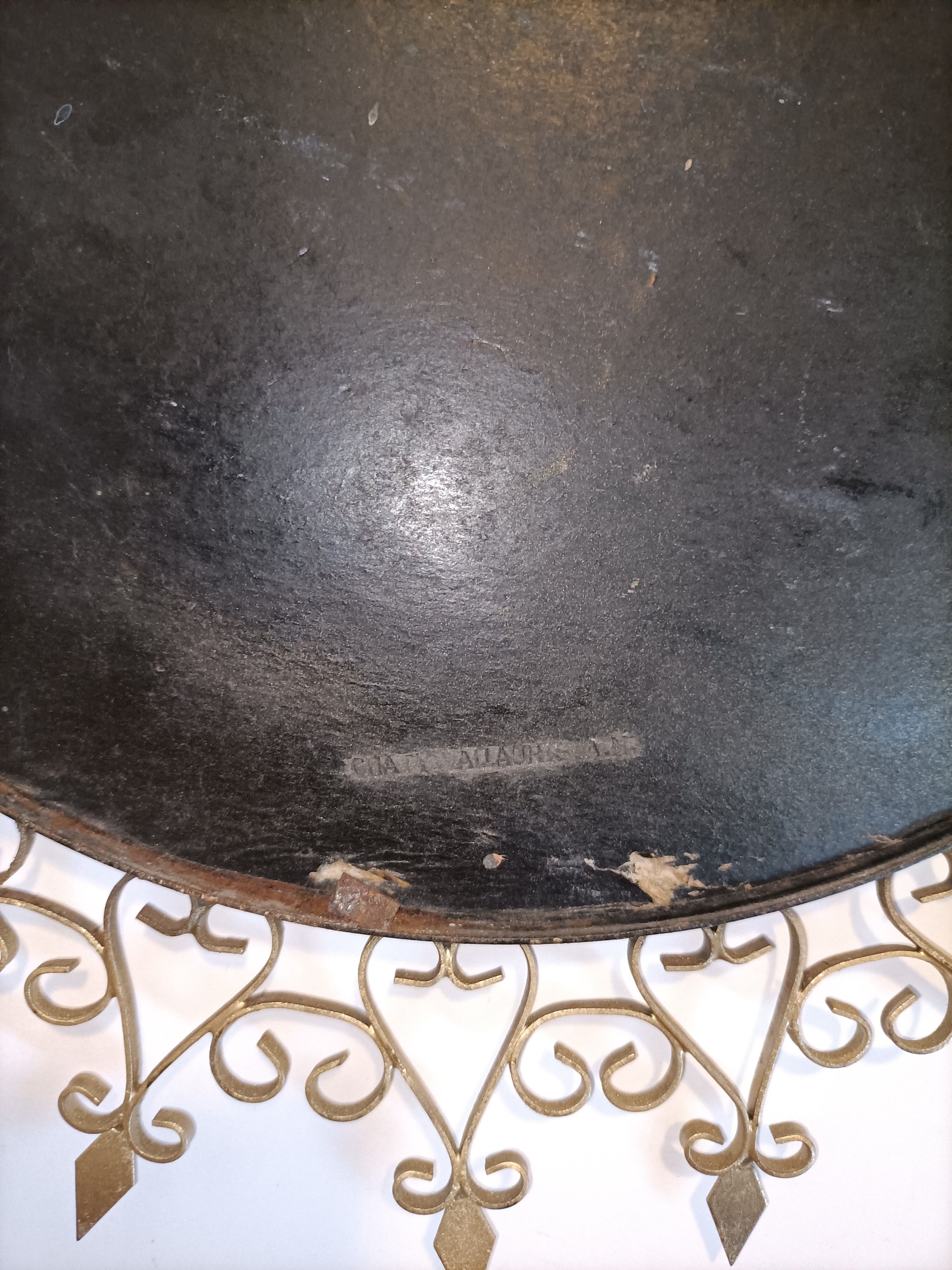 Miroir doré Chaty Vallauris signé en fer forgé Vintage, 1960.