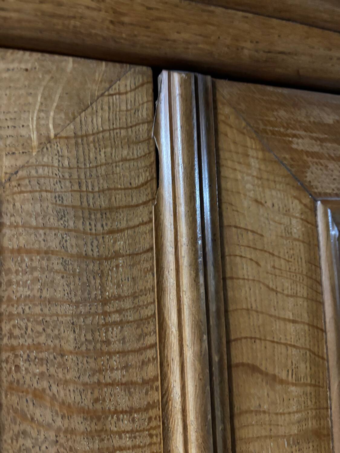 Parisian oak cabinet with pegs