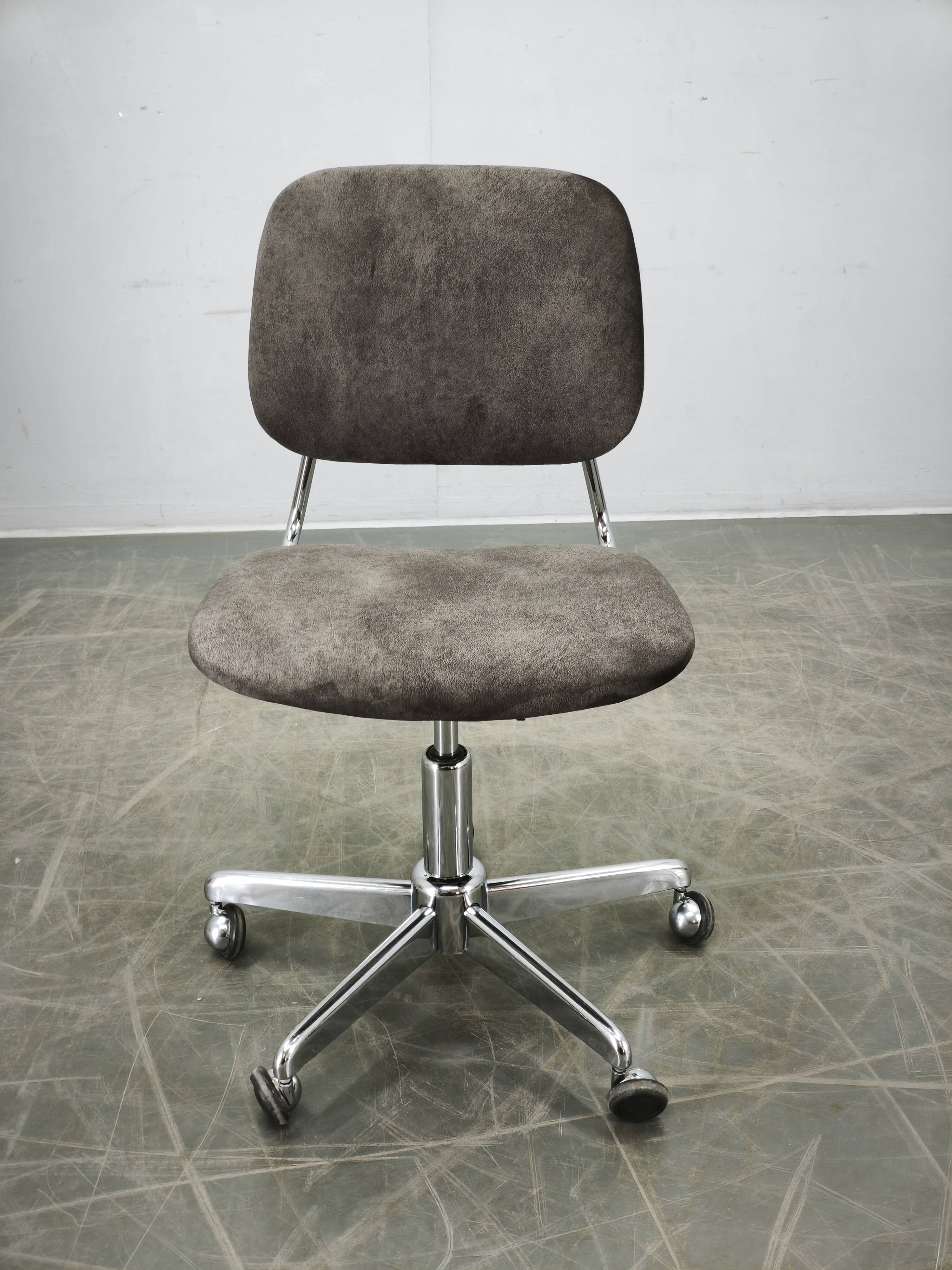 Italian Swivel Office Chair with Chrome Base, 1970s