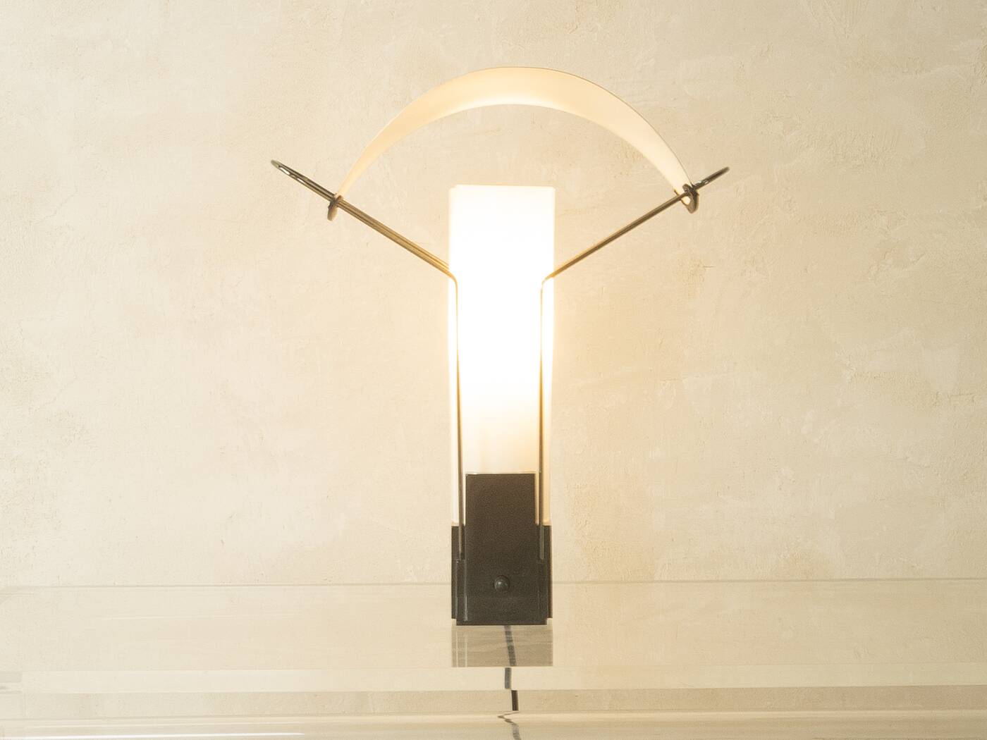 Arteluce Palio table lamp by Perry King & Santiago Miranda
