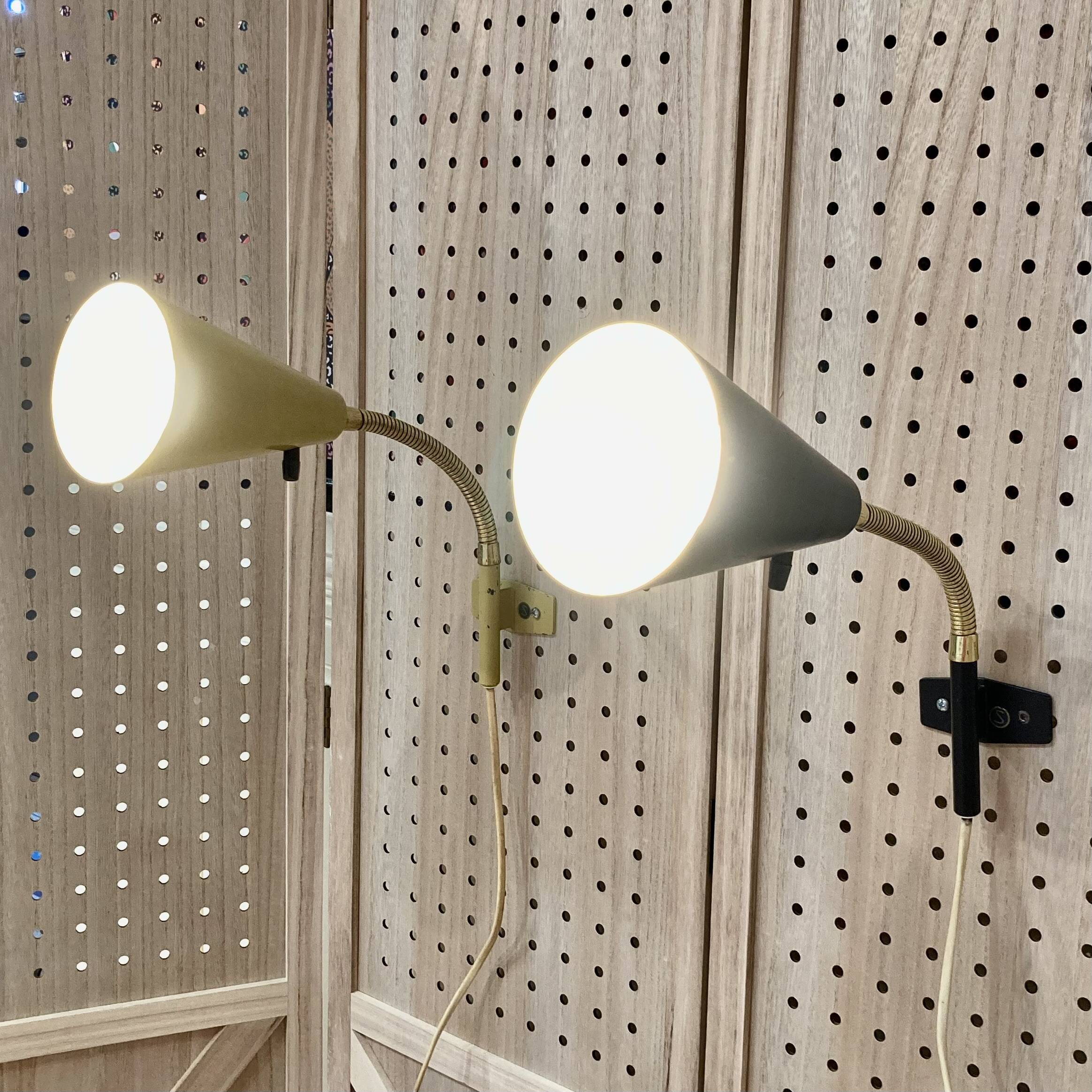 Paire d'appliques modulables design scandinave 1950.