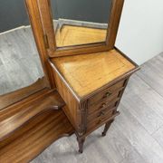 Coiffeuse avec miroir triptyque de style Louis XVI, XXe siècle