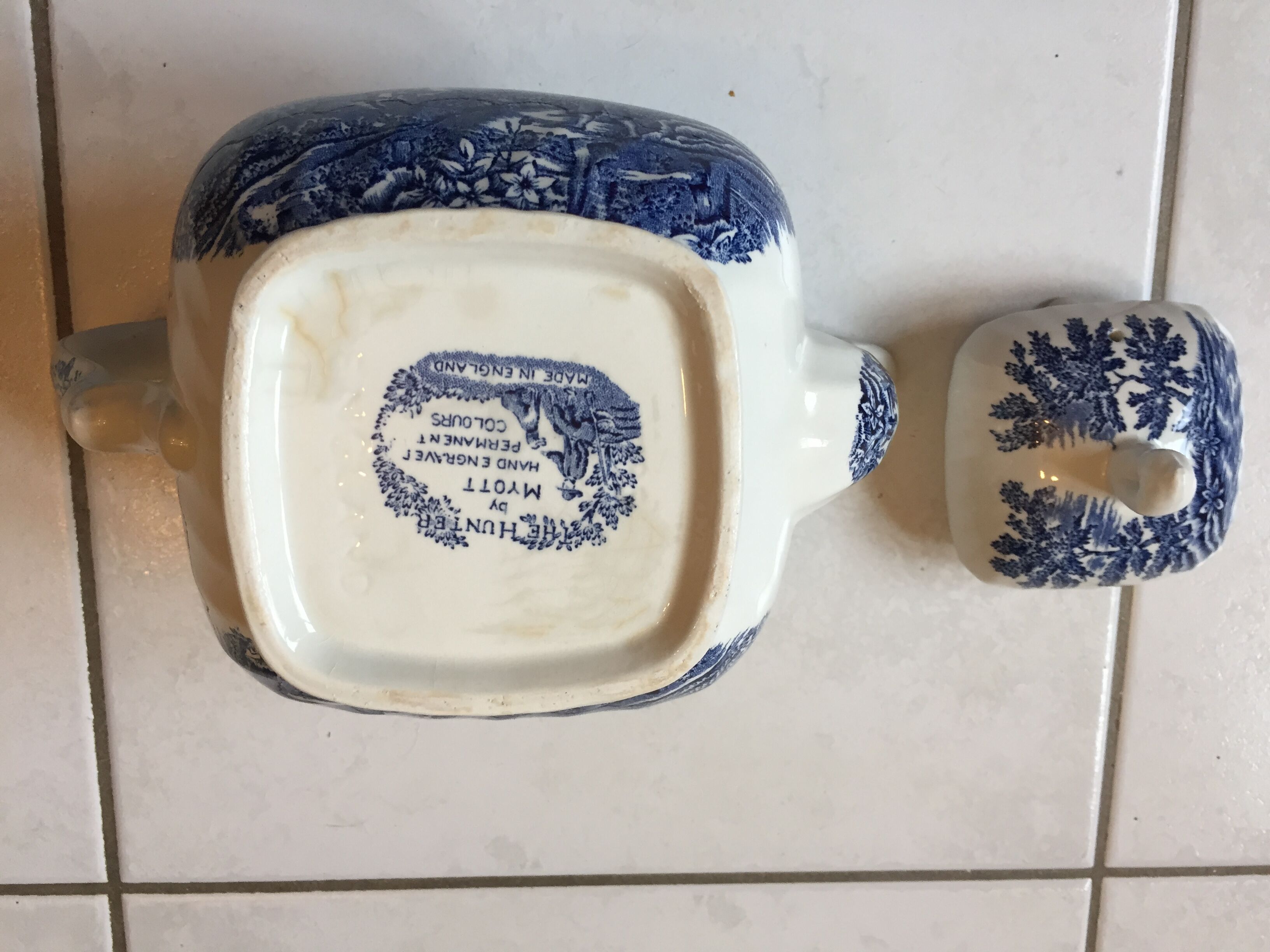 Vintage English teapot The Hunter by Myott