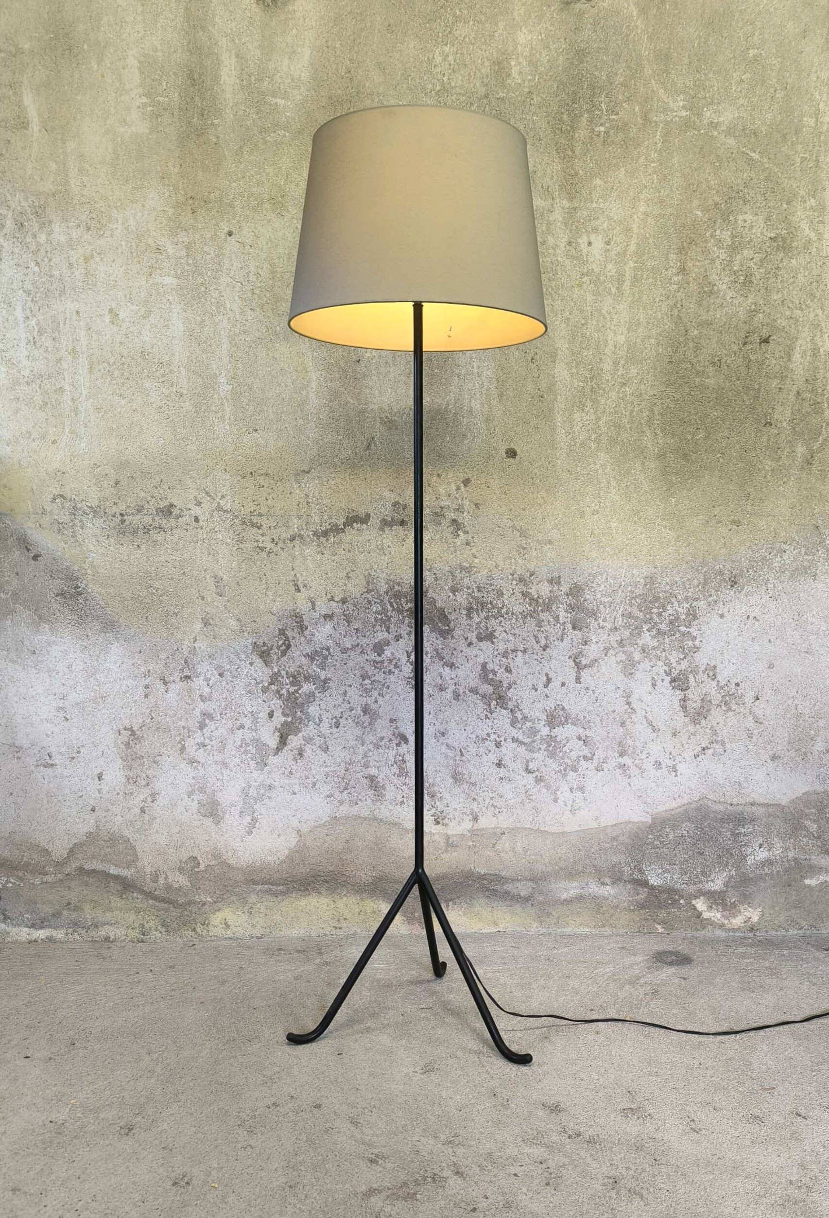 Vintage modernist tripod floor lamp.