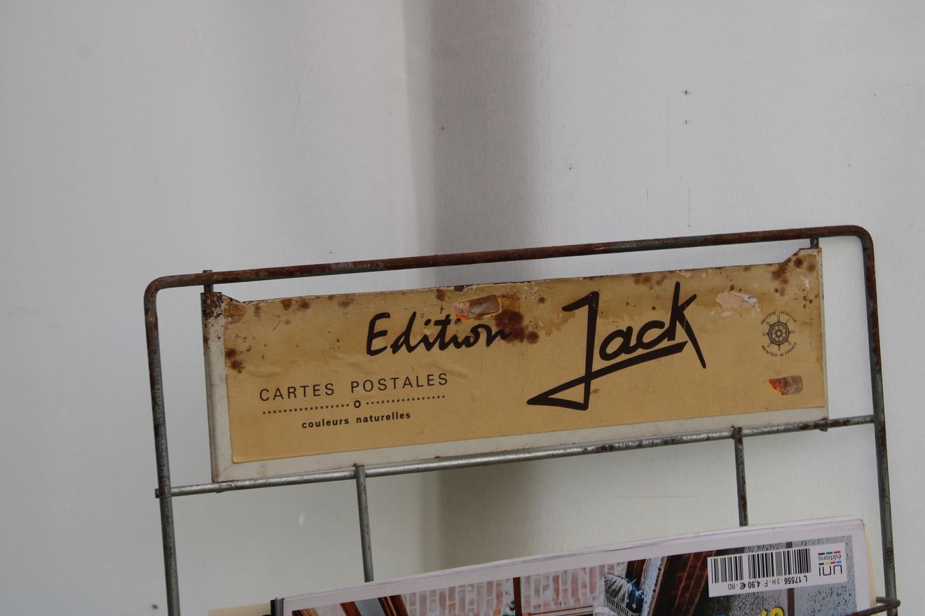 Former metal newspaper display
