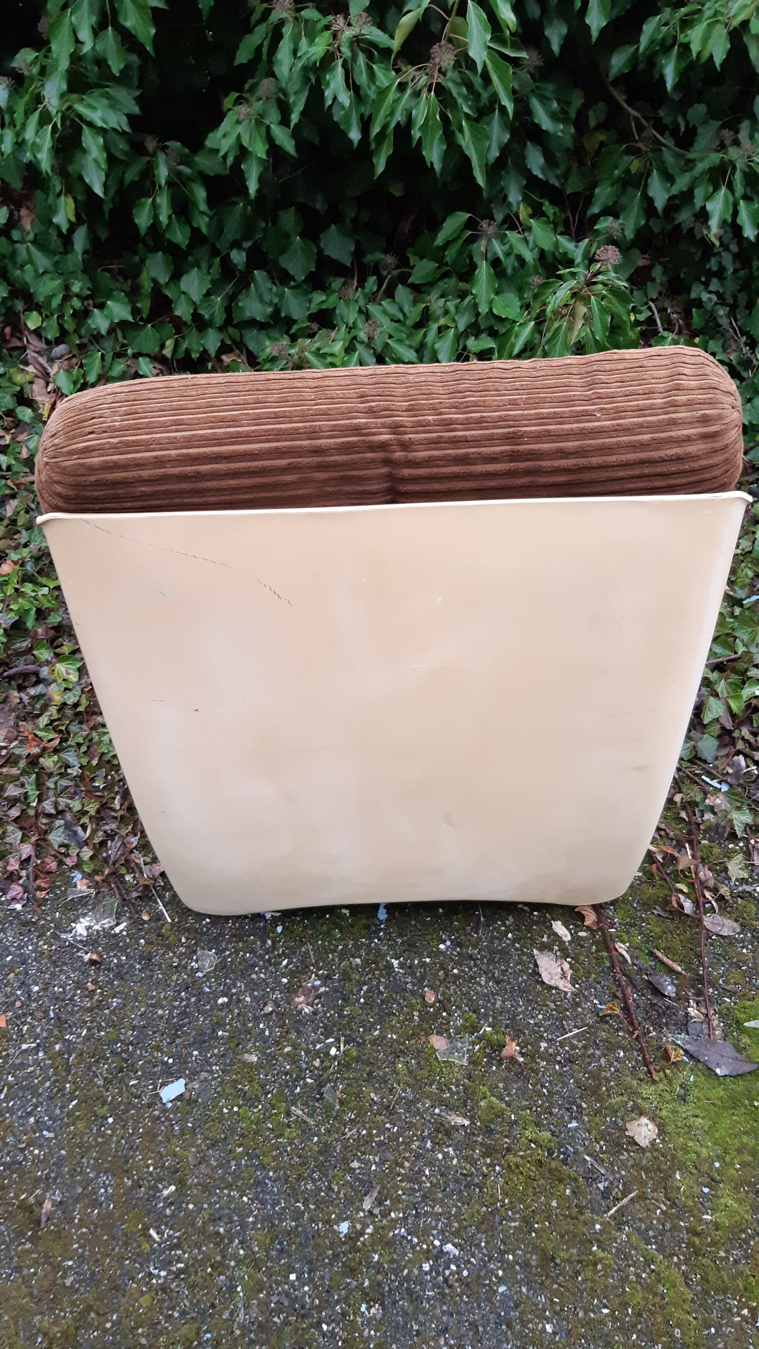 Chauffeuse seventies fibre et velours