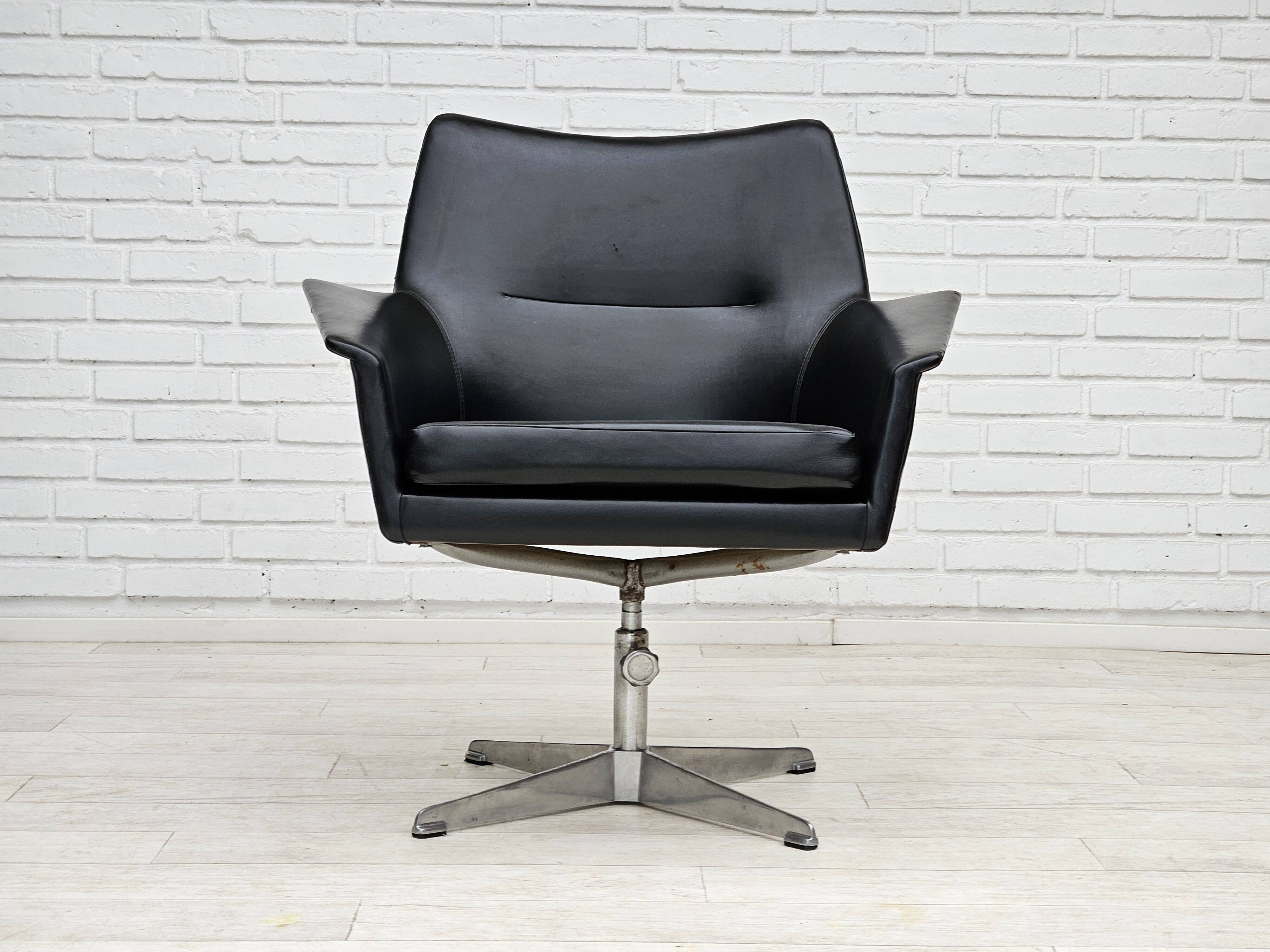 1960s, scandinavian design, swivel chair, original condition, artificial leather, cast aluminum base