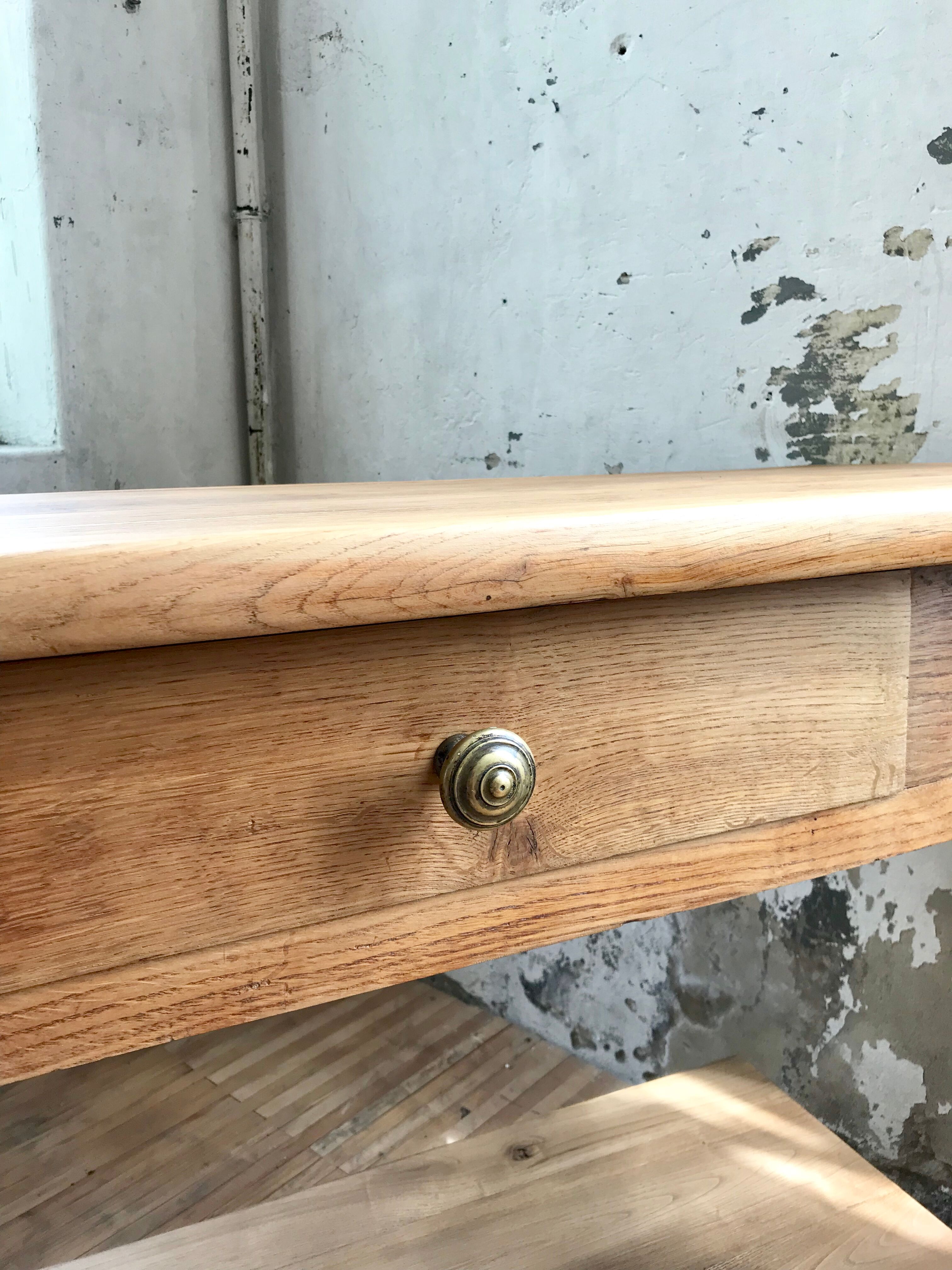 Console in oak