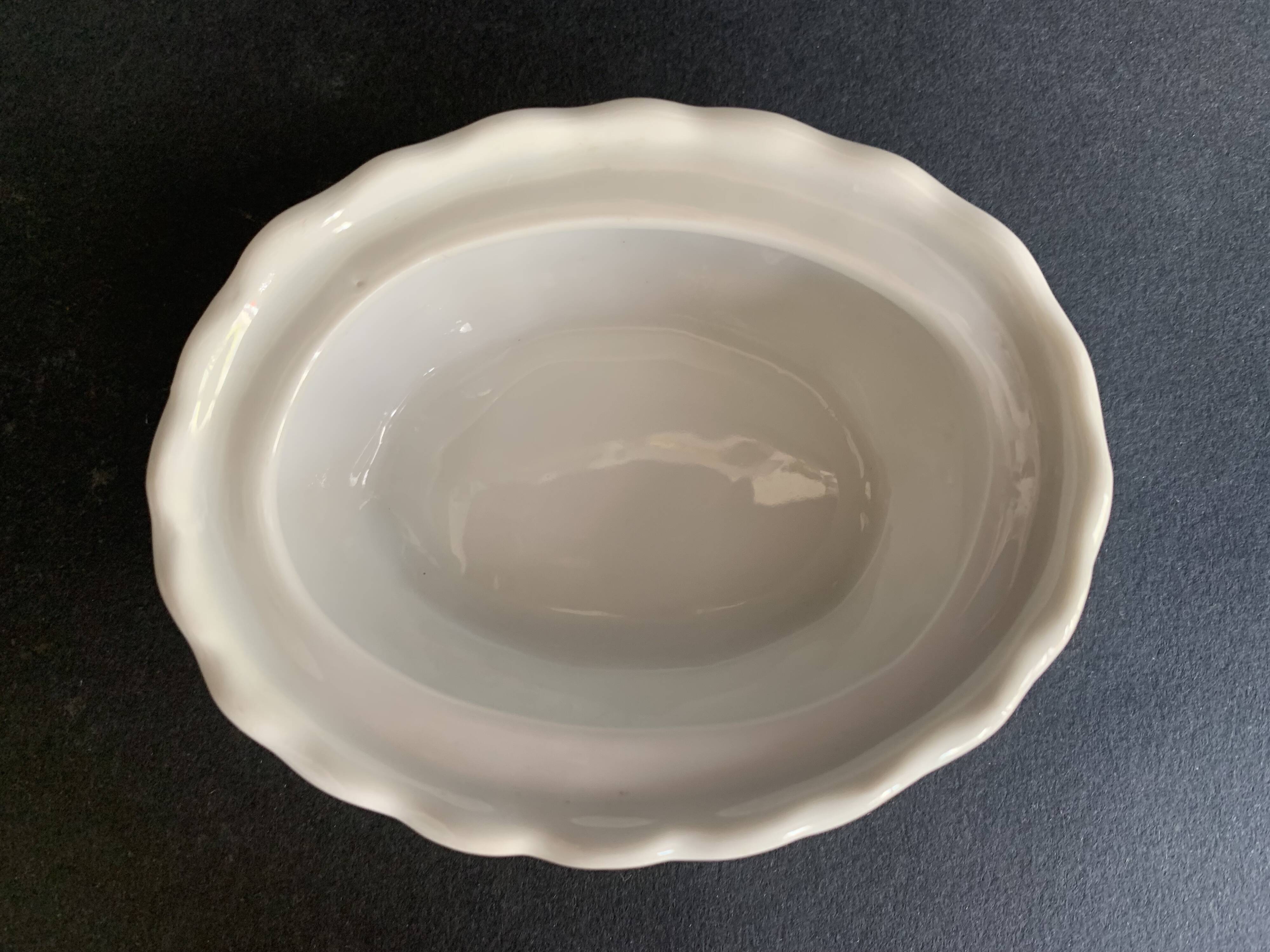 Mini terrine poule en porcelaine blanche ancienne