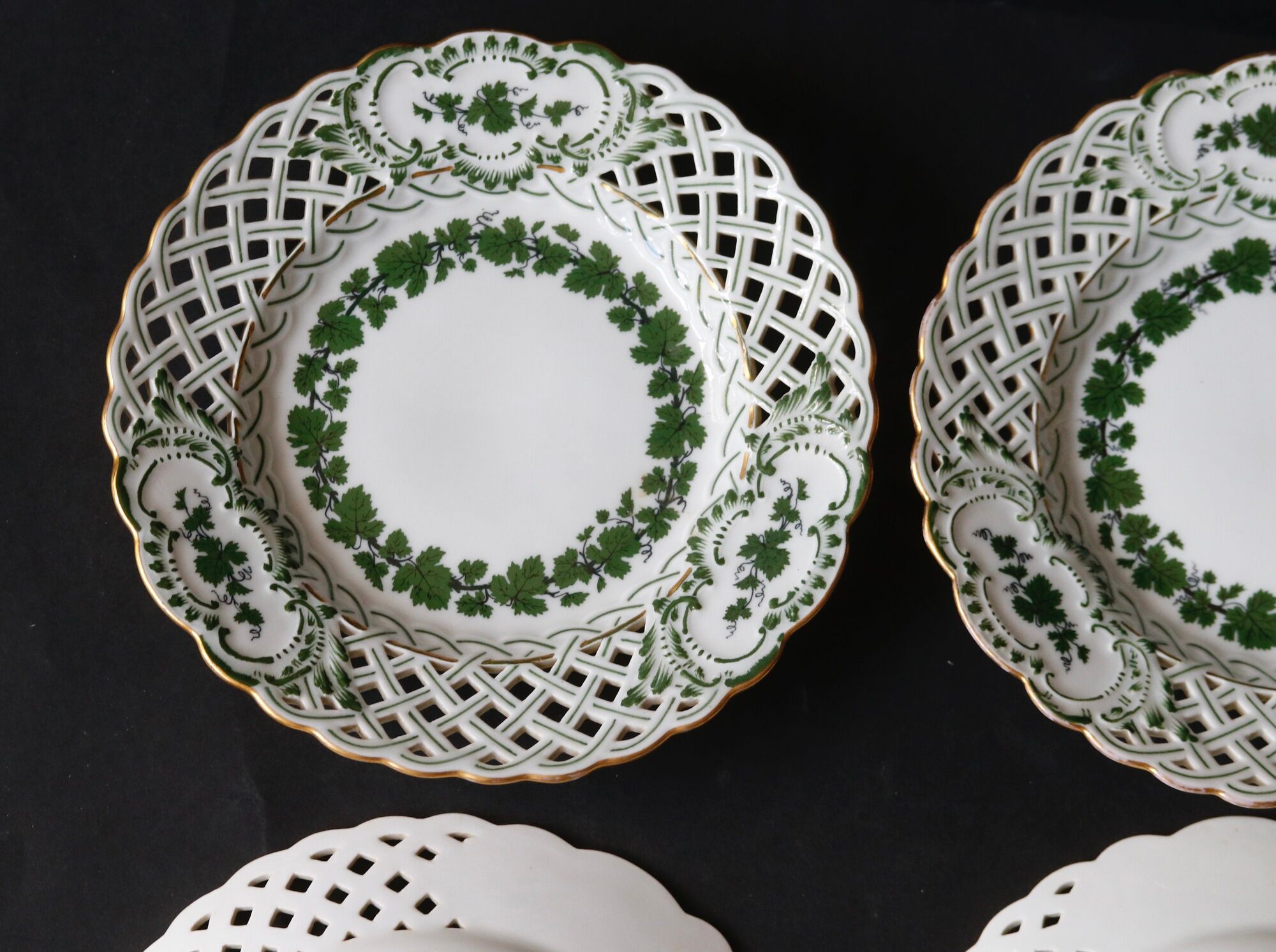 Suite of 4 plates in Meissen porcelain, Germany