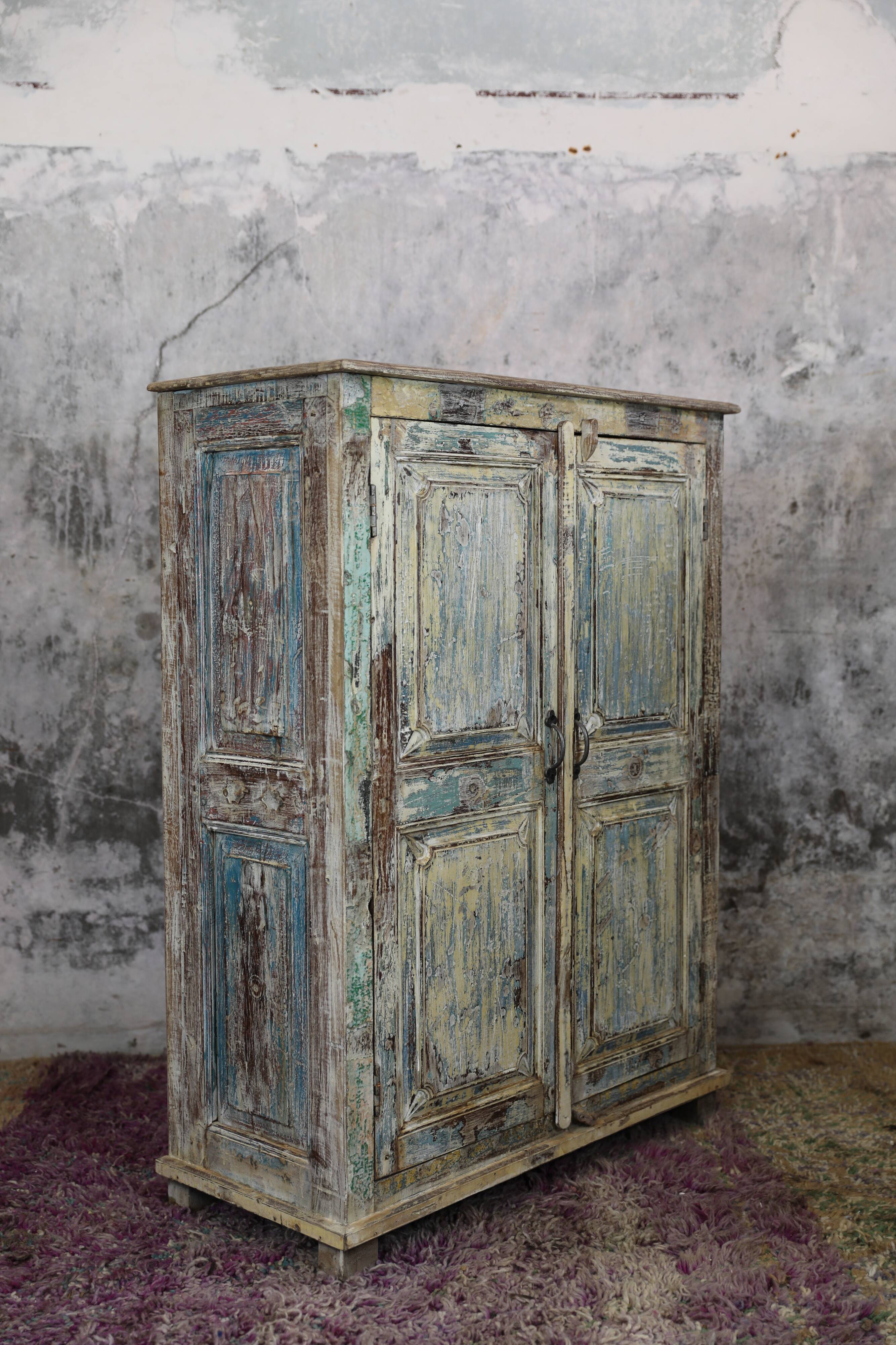 Low cabinet two doors in mango tree, patinated effect